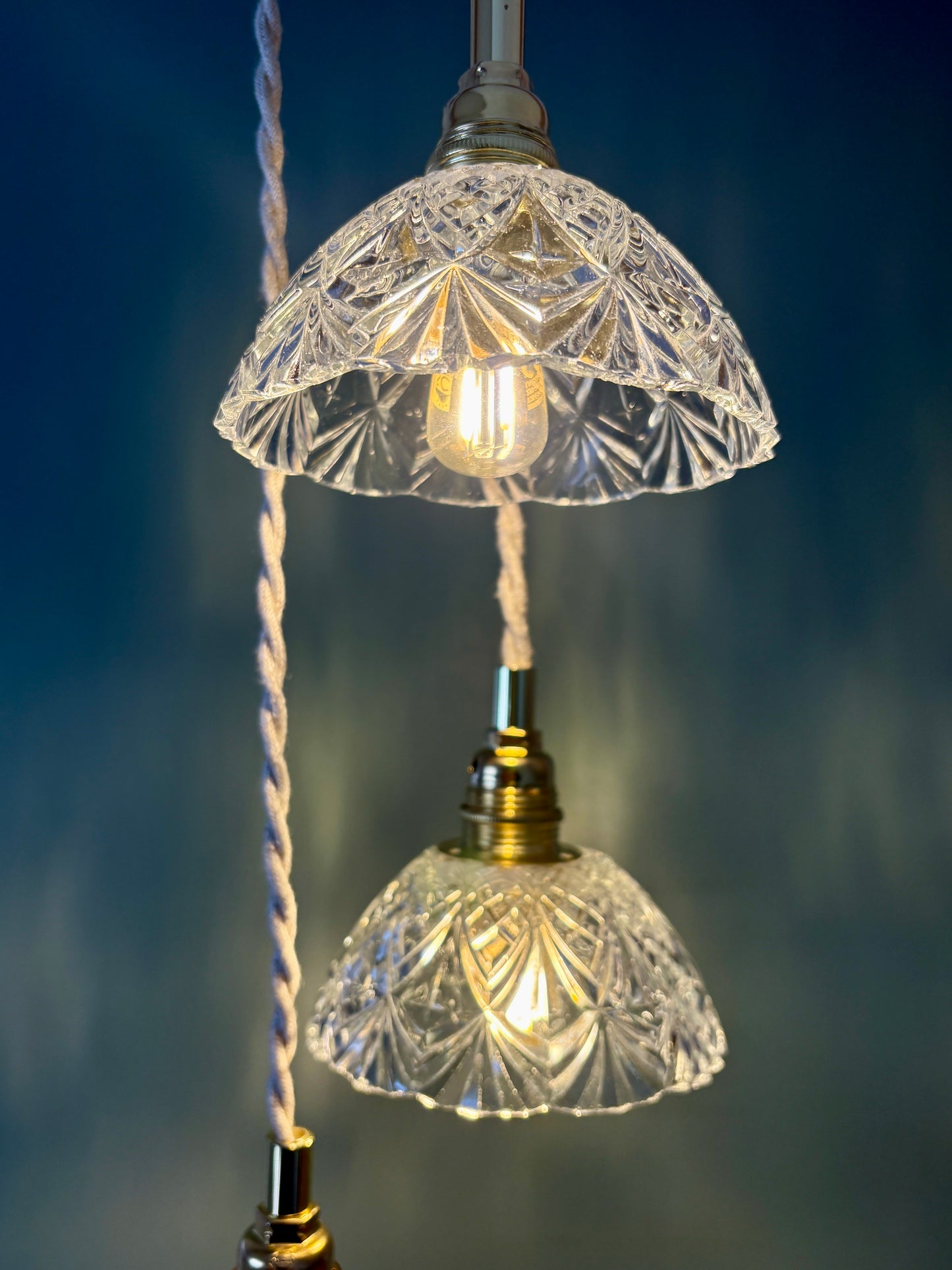 Suspension triple abat-jour vintage en verre ciselé - collection vaisselle