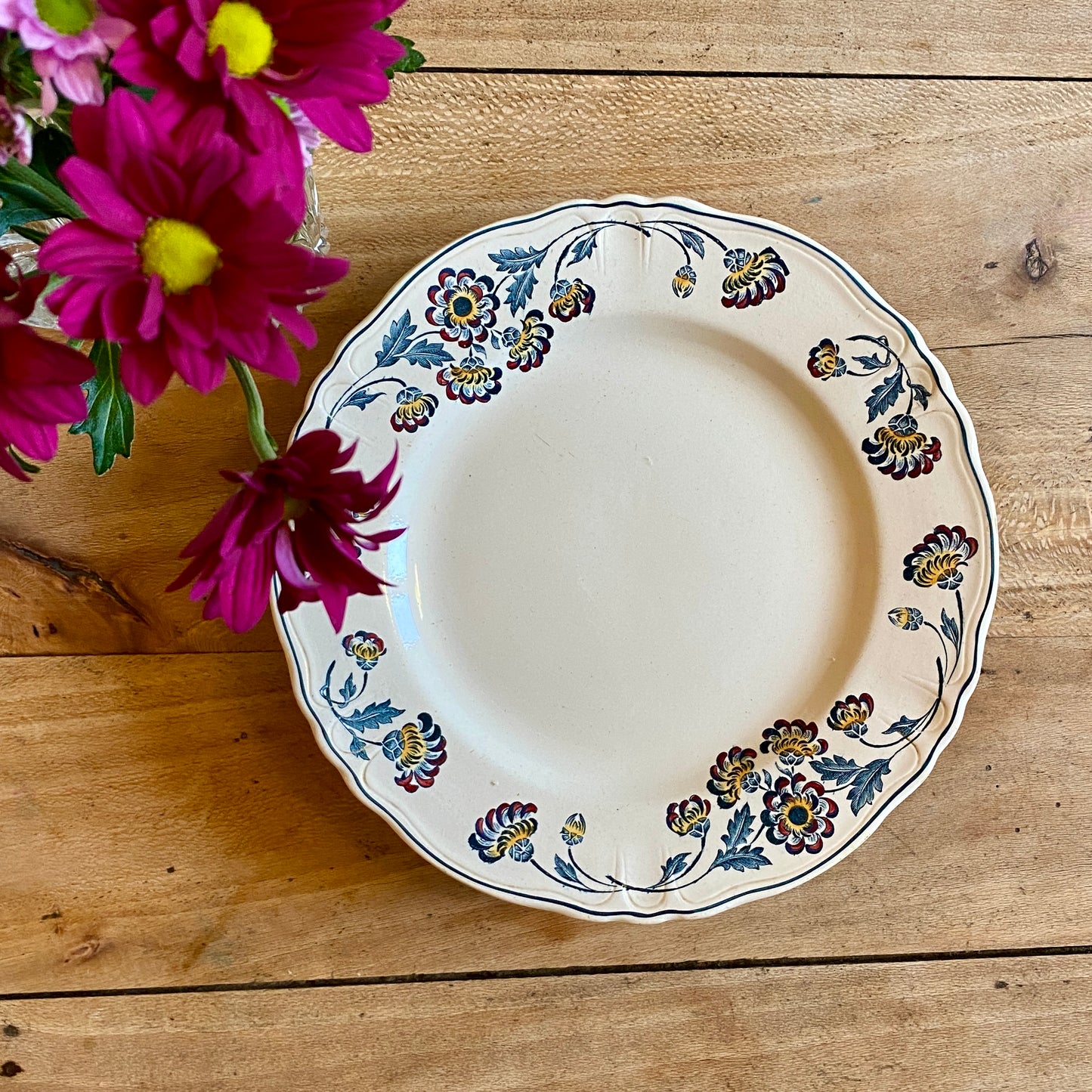 Compotier ou assiette sur pied ancienne en terre de fer - Chambord de Longchamp