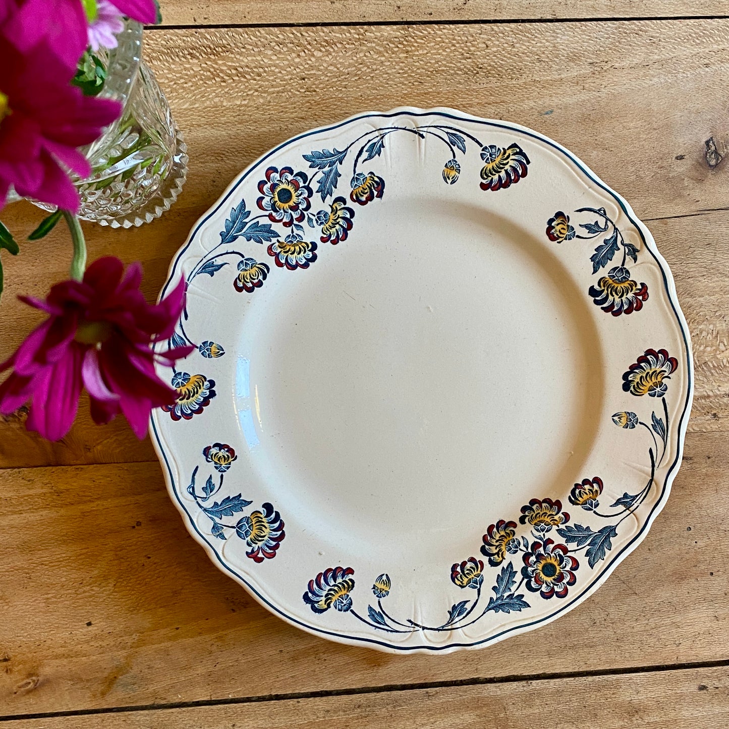 Compotier ou assiette sur pied ancienne en terre de fer - Chambord de Longchamp