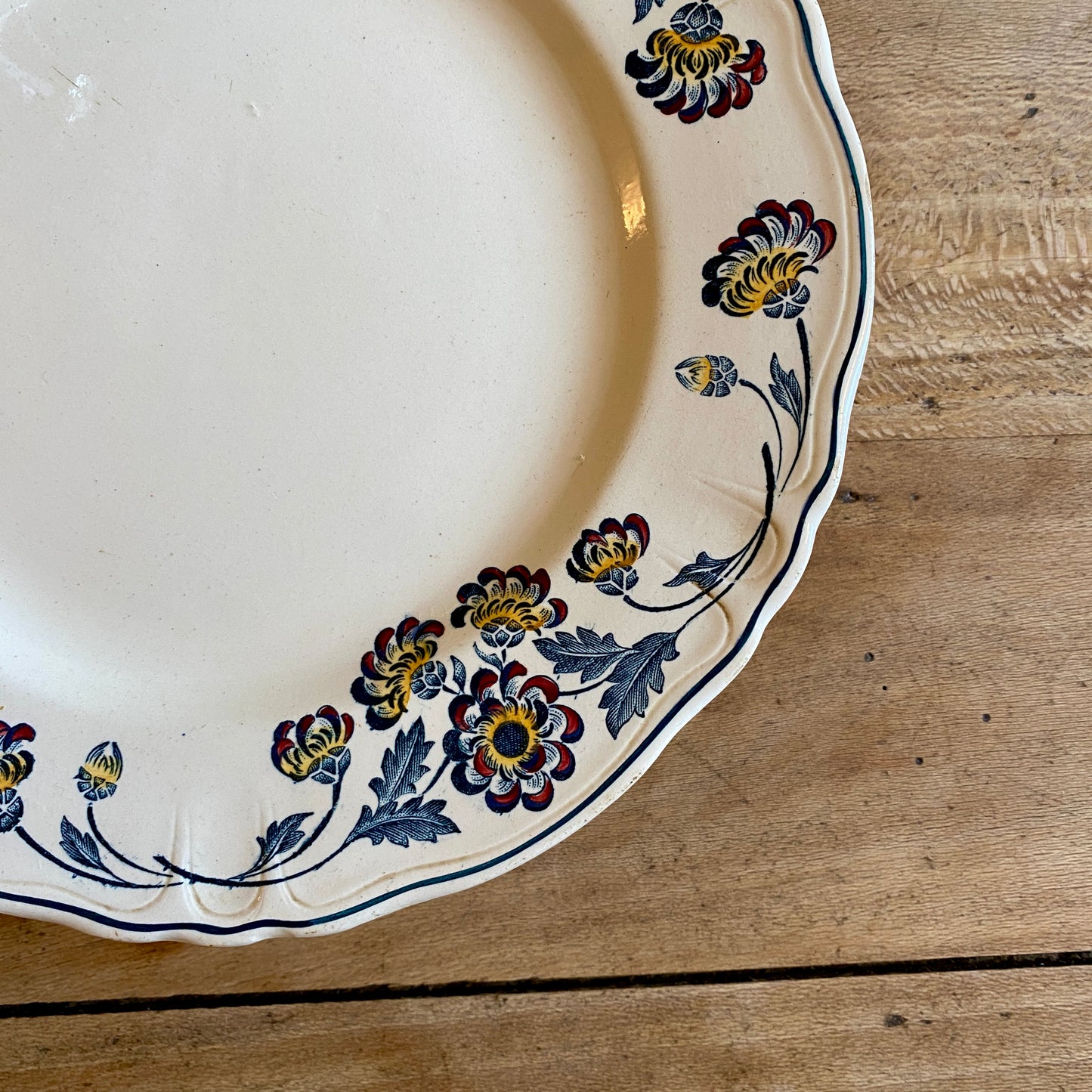 Compotier ou assiette sur pied ancienne en terre de fer - Chambord de Longchamp