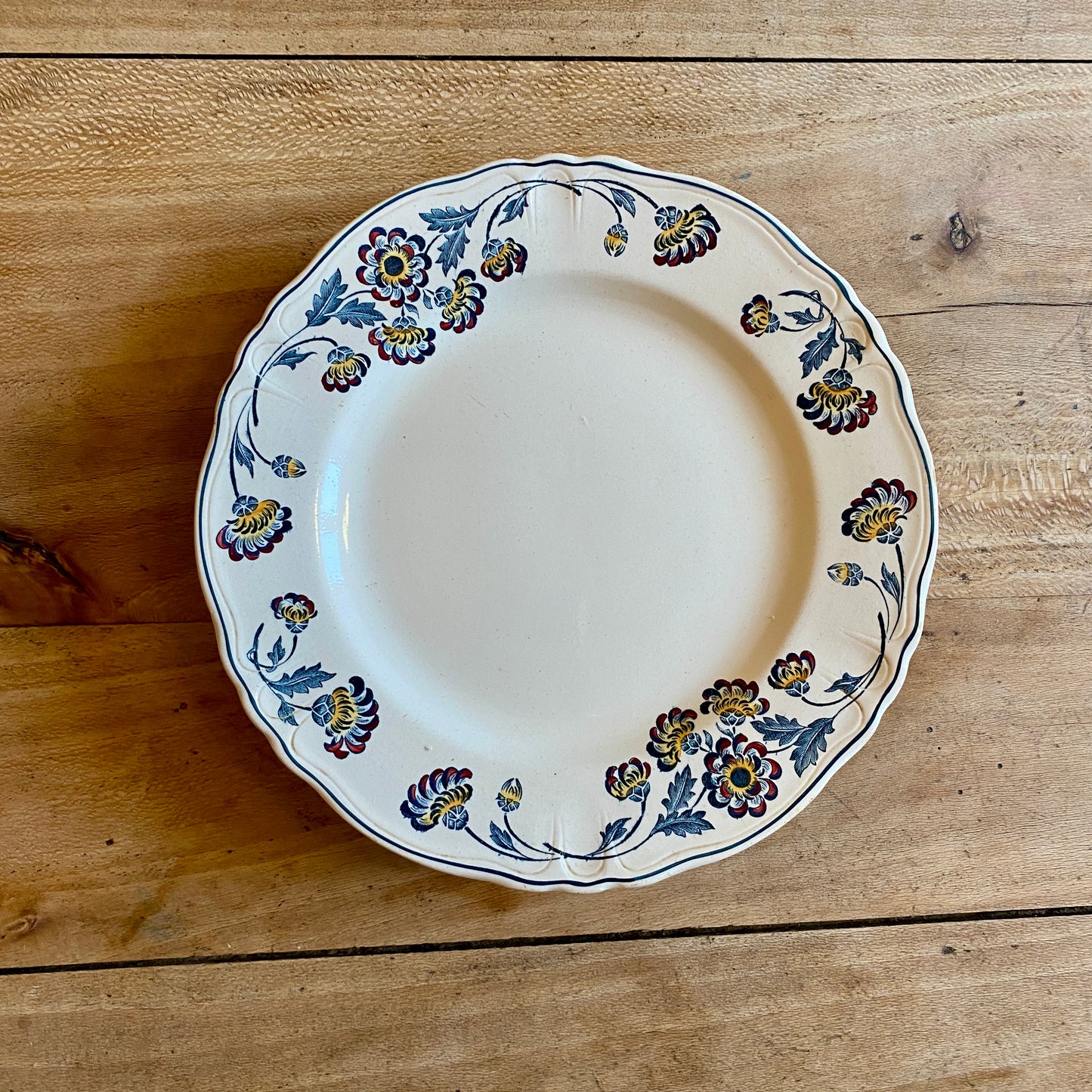 Compotier ou assiette sur pied ancienne en terre de fer - Chambord de Longchamp