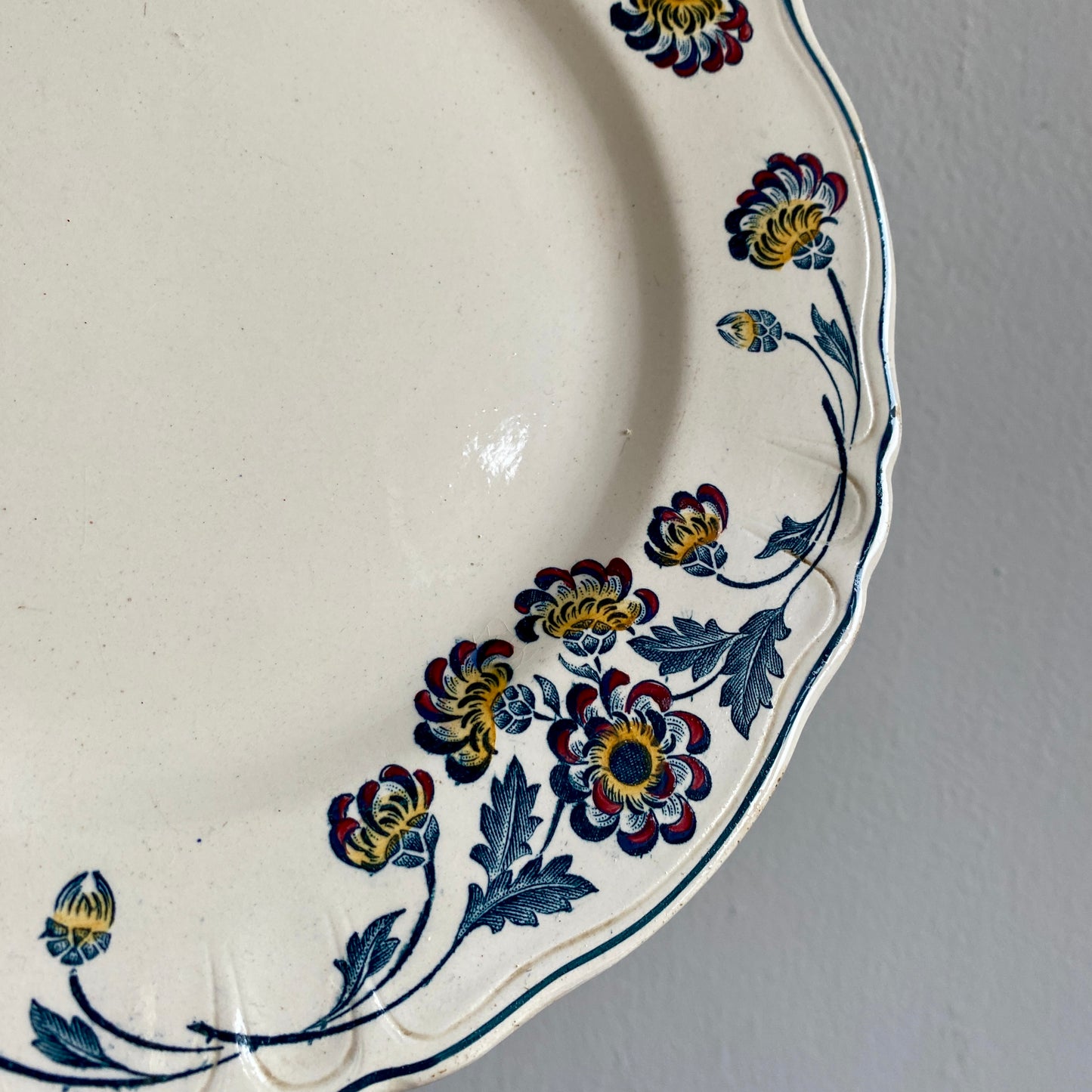 Compotier ou assiette sur pied ancienne en terre de fer - Chambord de Longchamp