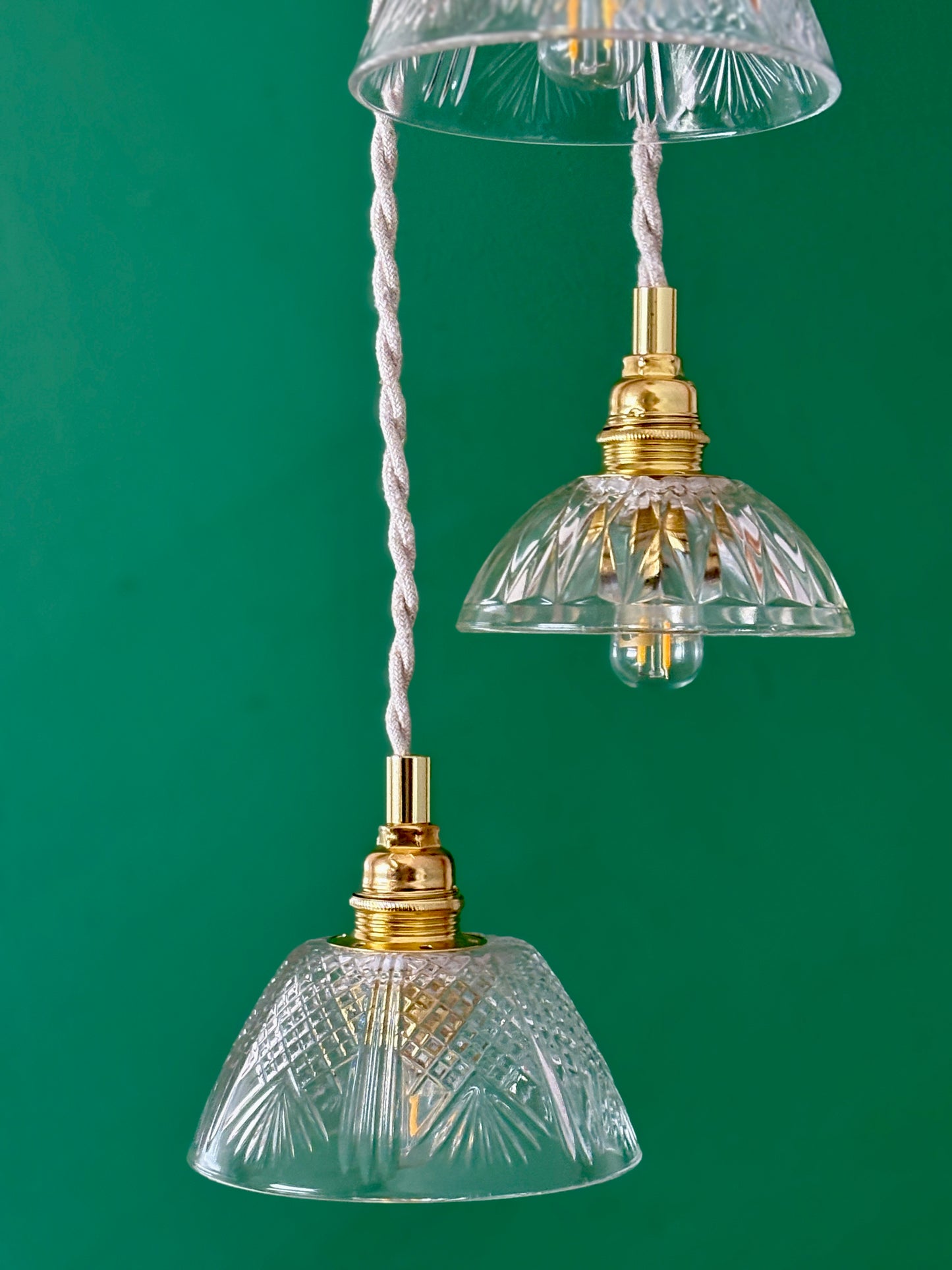 Suspension triple abat-jour vintage en verre ciselé - collection vaisselle