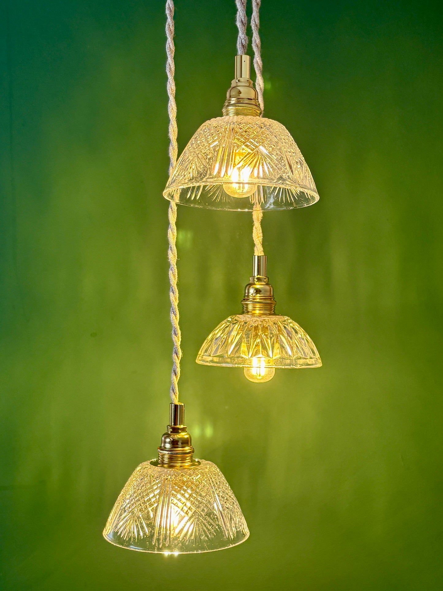 Suspension triple abat-jour vintage en verre ciselé - collection vaisselle