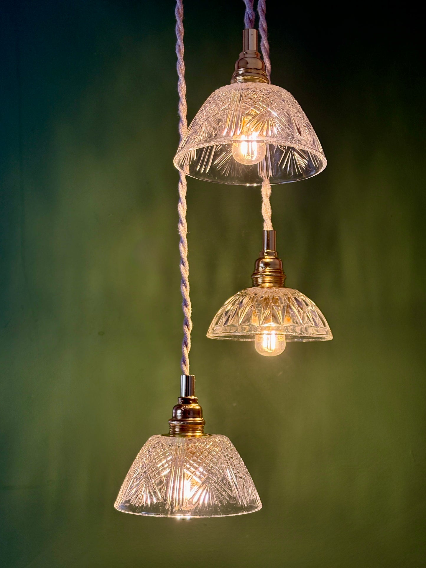 Suspension triple abat-jour vintage en verre ciselé - collection vaisselle