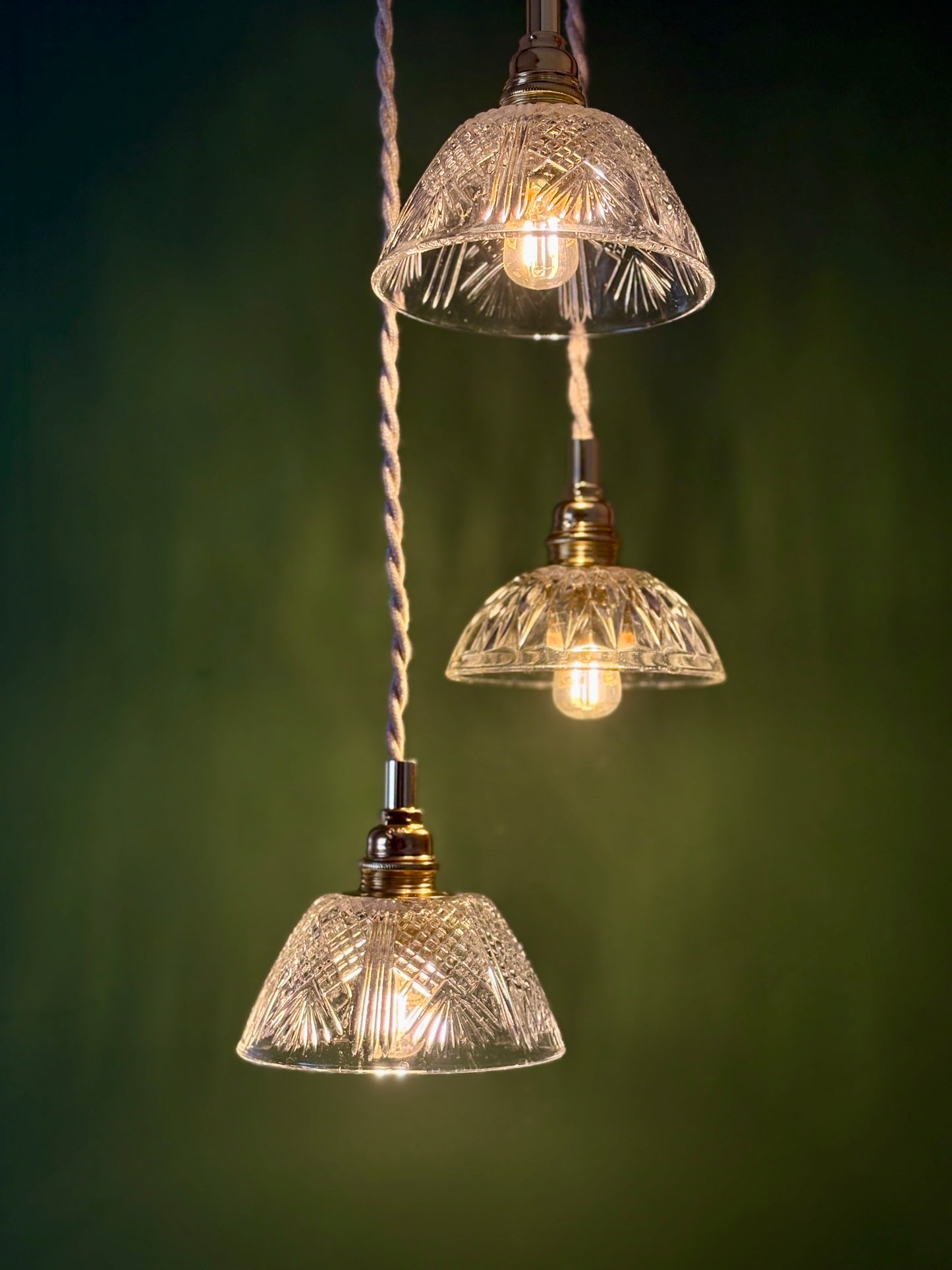 Suspension triple abat-jour vintage en verre ciselé - collection vaisselle