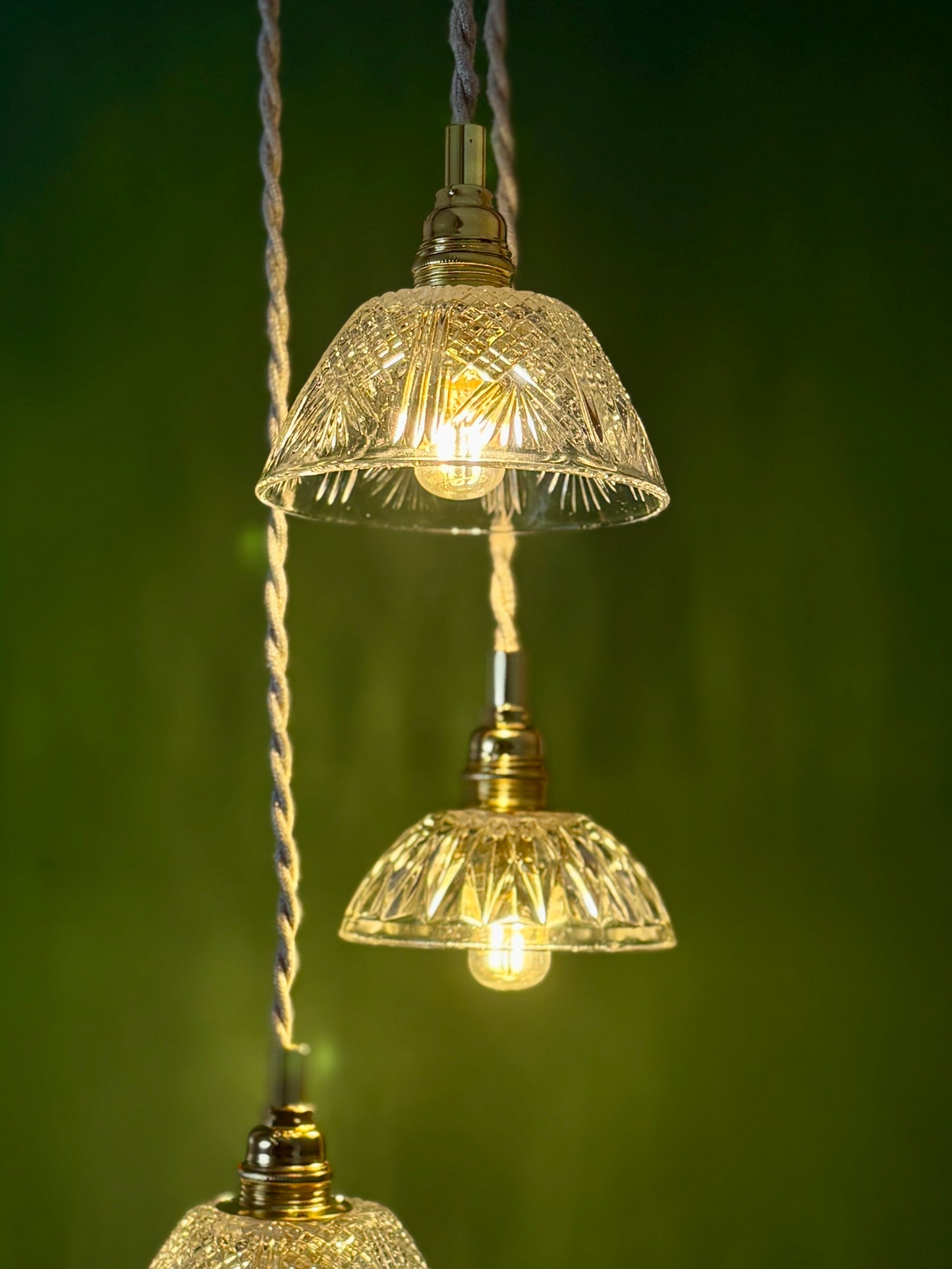 Suspension triple abat-jour vintage en verre ciselé - collection vaisselle