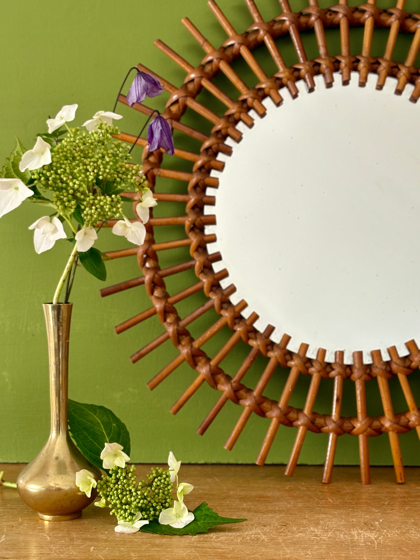 Miroir soleil vintage en rotin