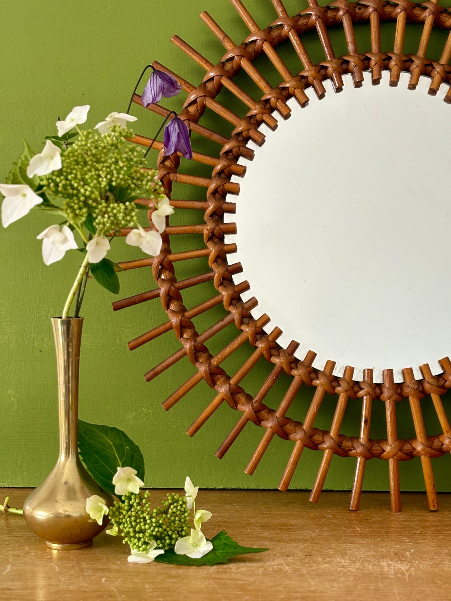 Miroir soleil vintage en rotin