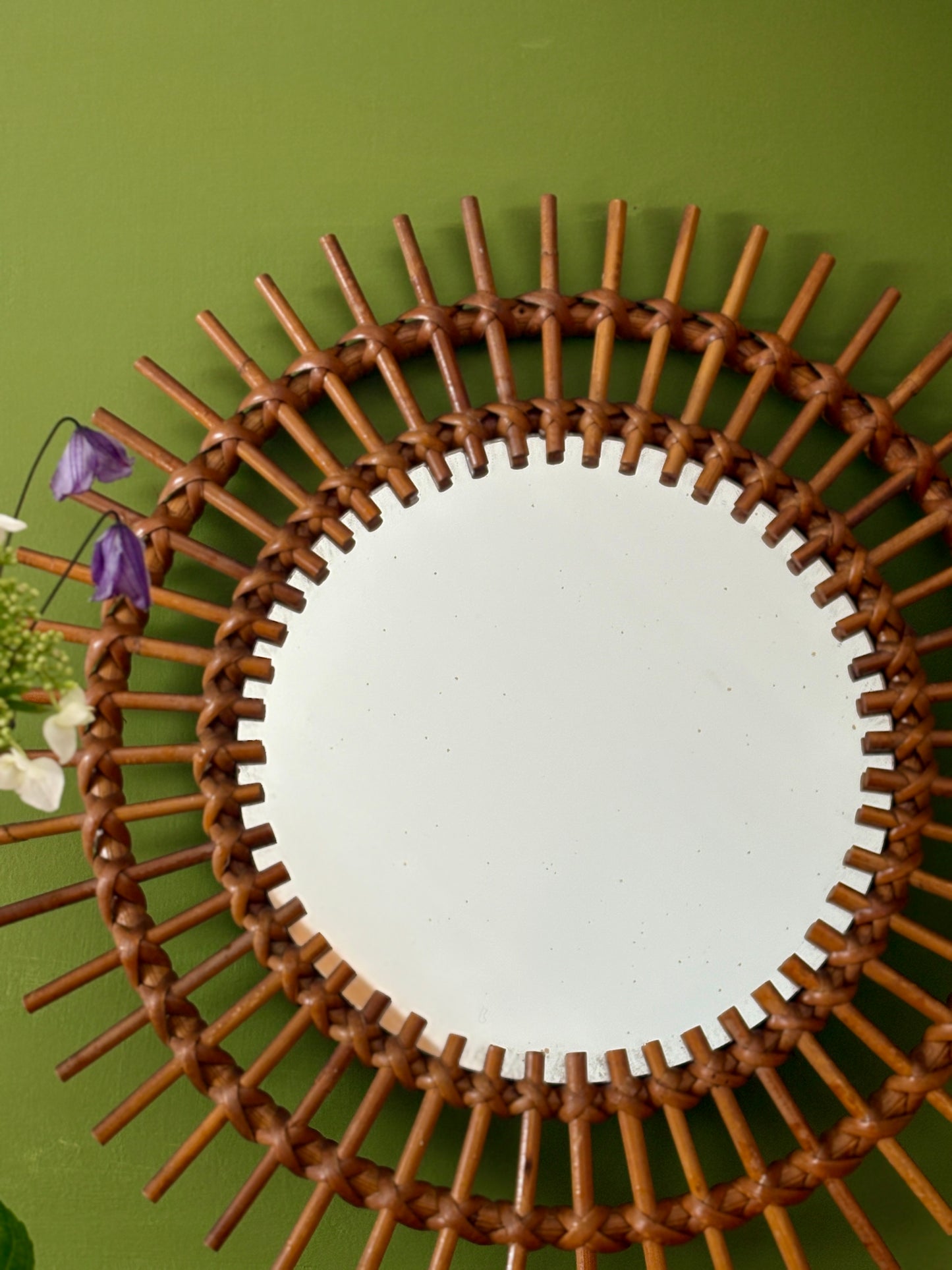 Miroir soleil vintage en rotin