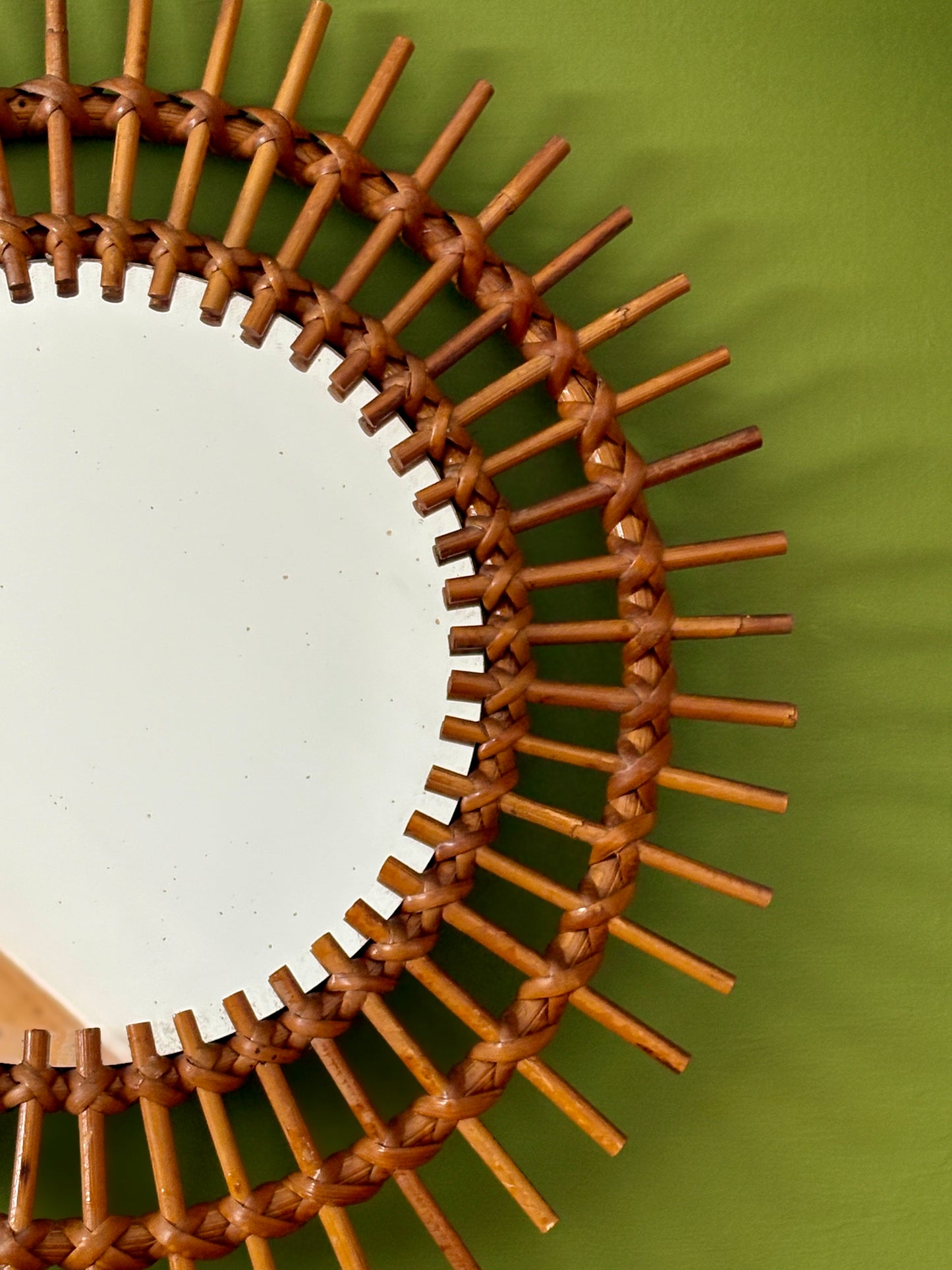 Miroir soleil vintage en rotin