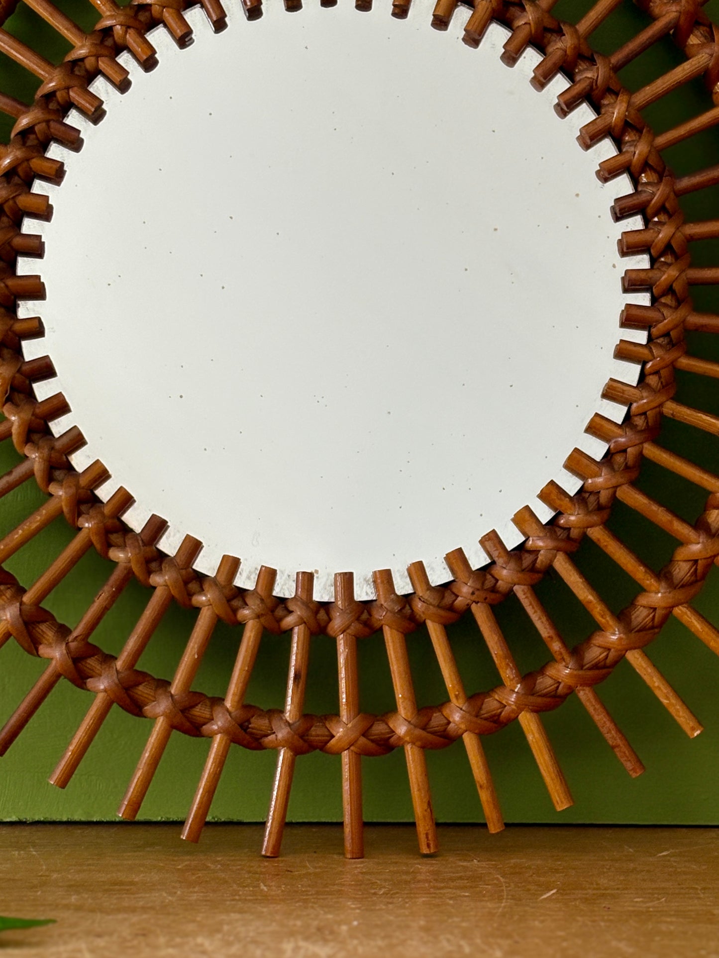 Miroir soleil vintage en rotin