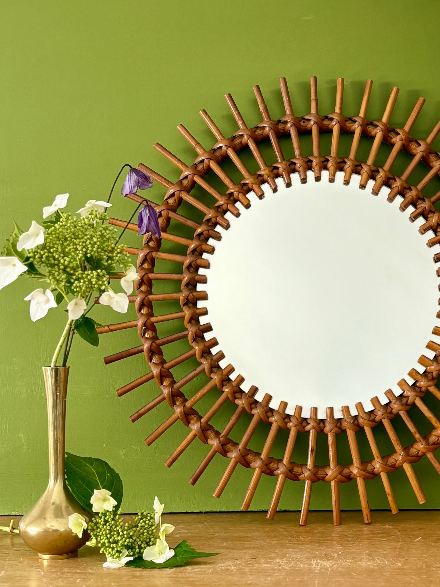 Miroir soleil vintage en rotin