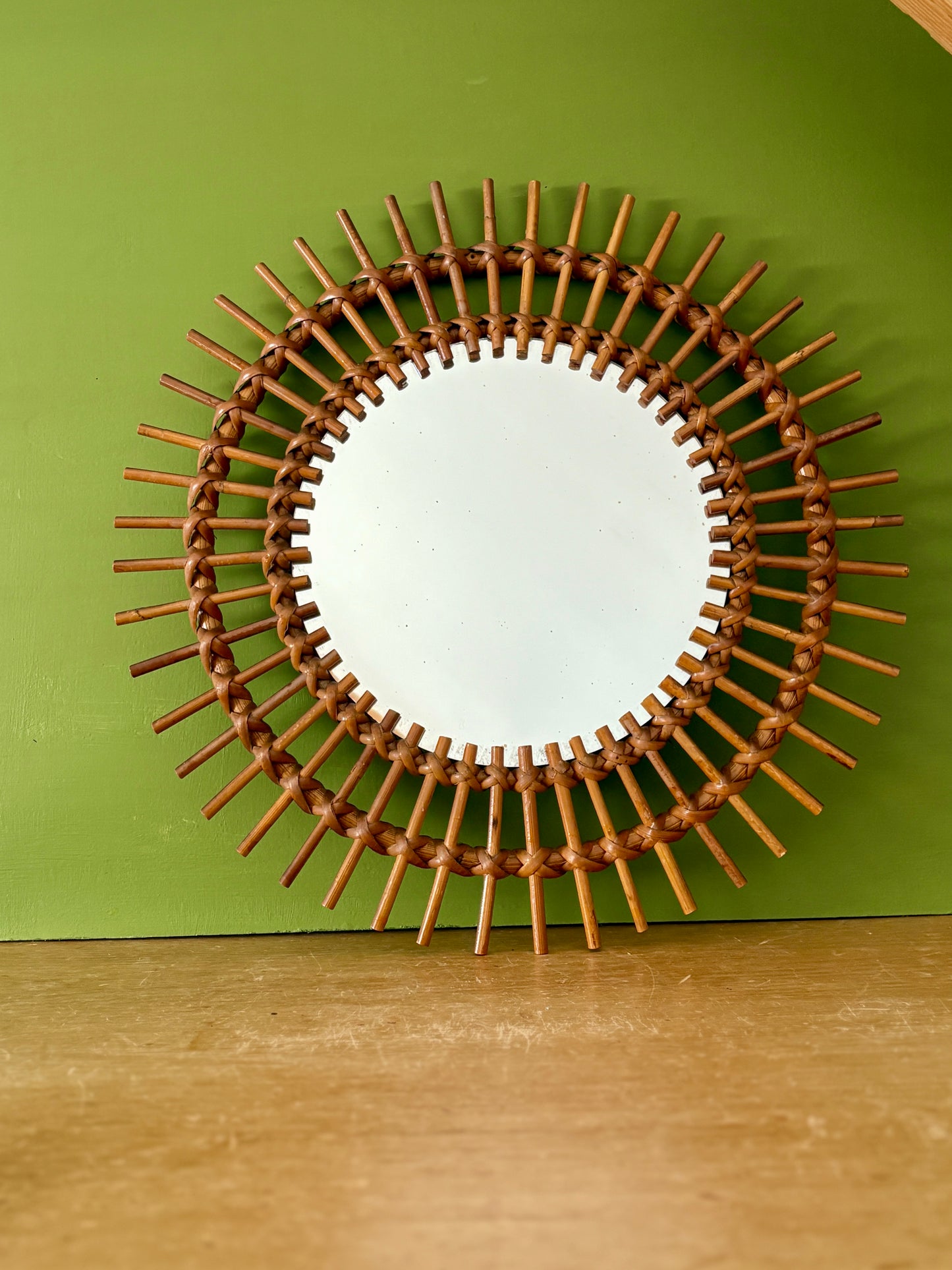 Miroir soleil vintage en rotin