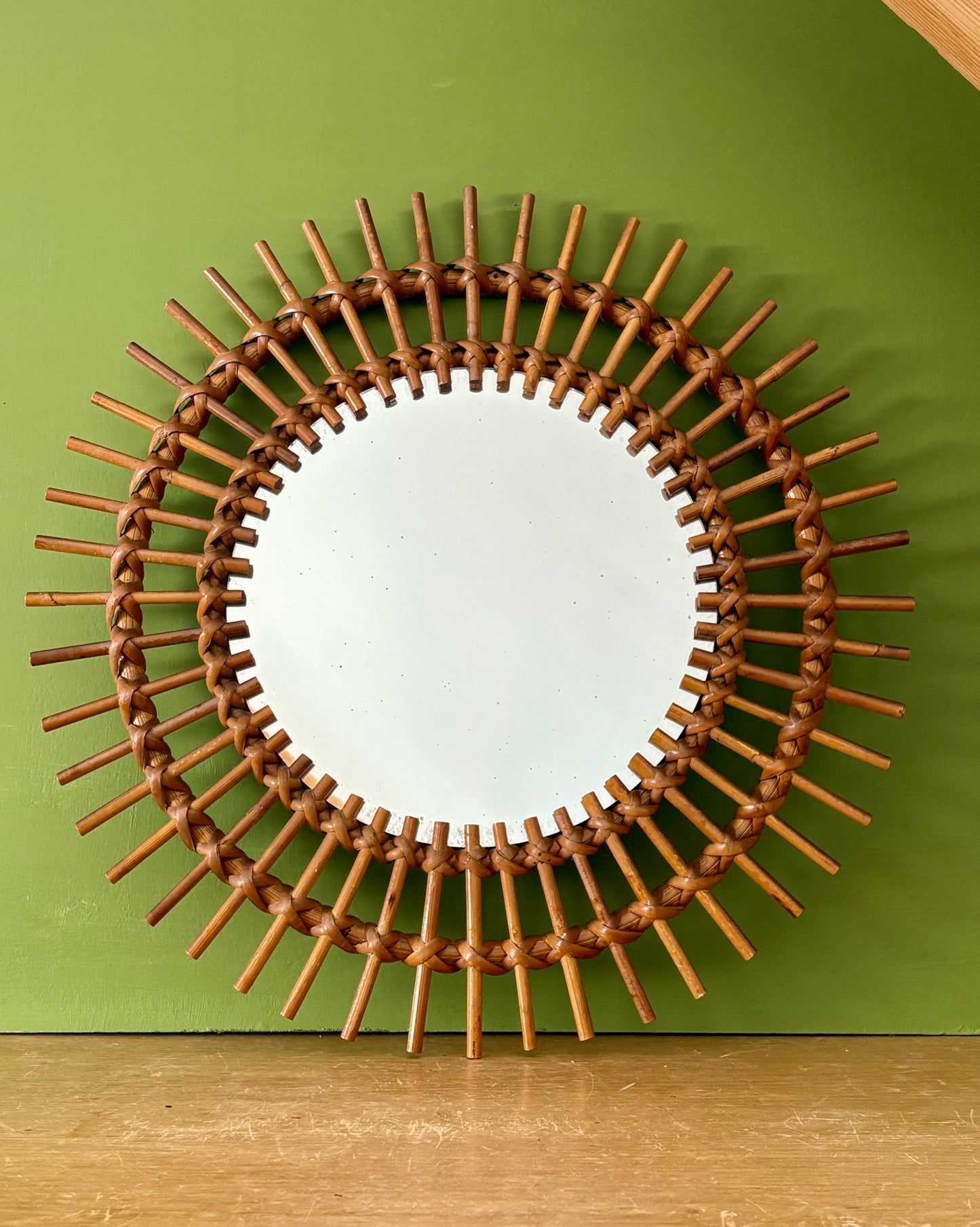 Miroir soleil vintage en rotin