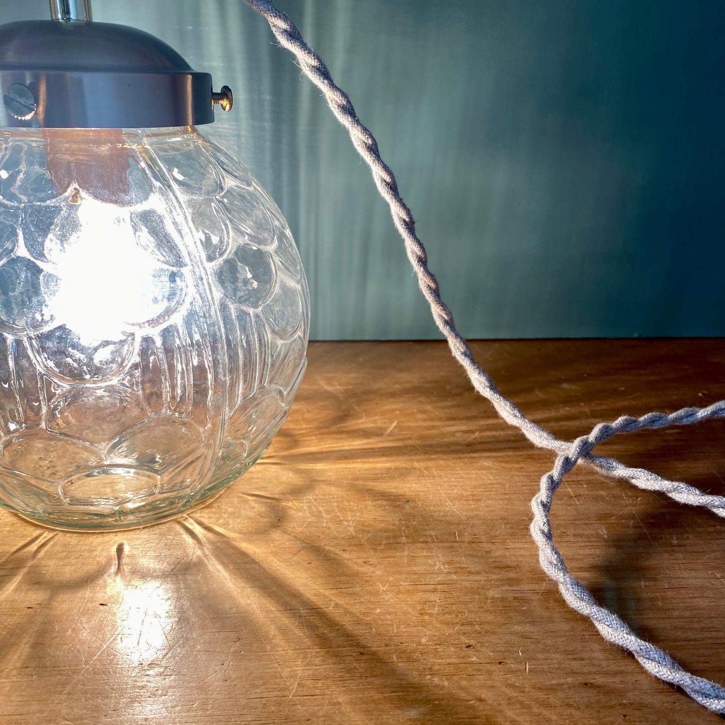 Baladeuse ou lampe à poser globe vintage art déco en verre