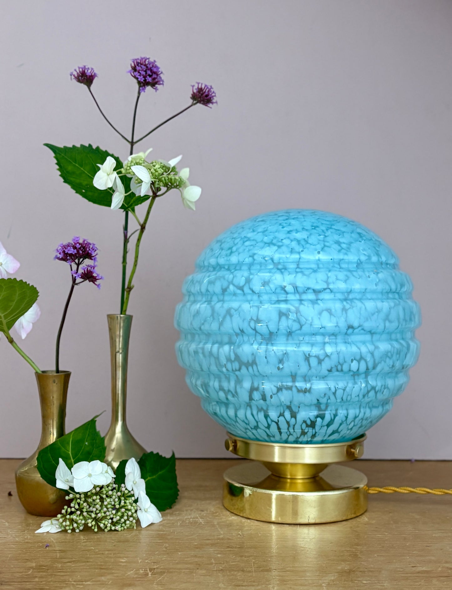 Lampe à poser globe vintage en verre de Clichy bleu