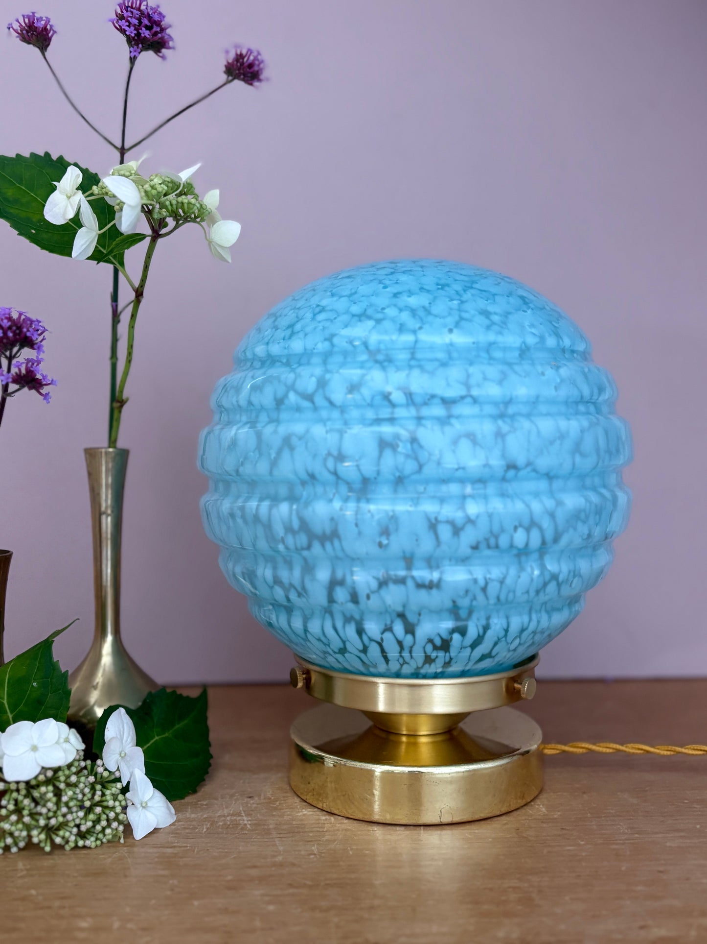 Lampe à poser globe vintage en verre de Clichy bleu