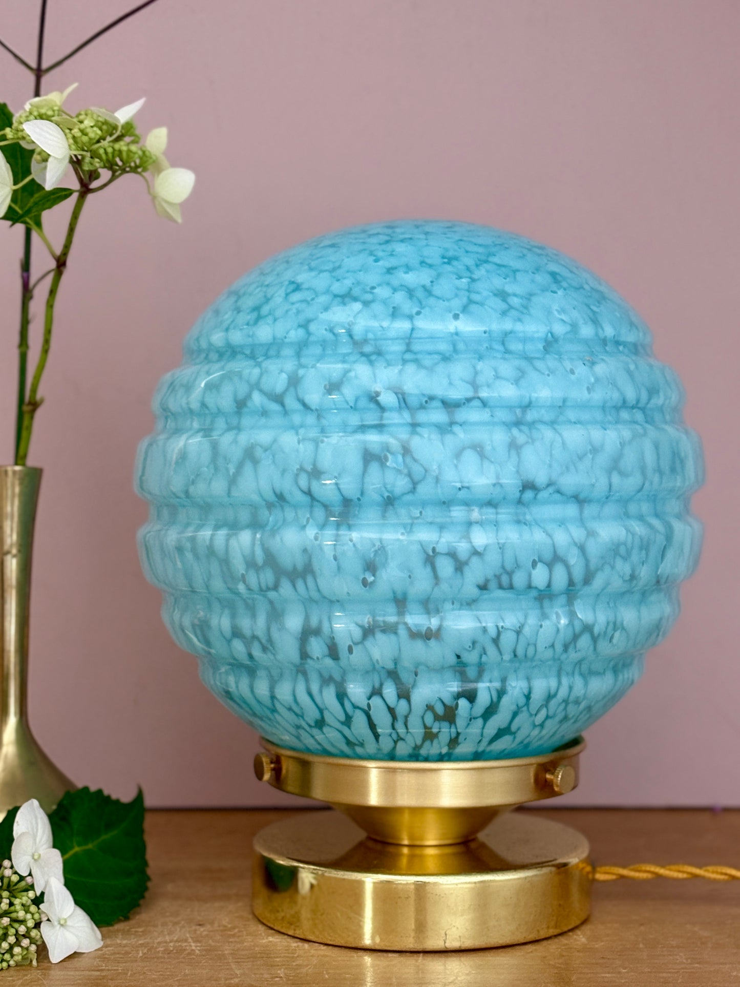 Lampe à poser globe vintage en verre de Clichy bleu