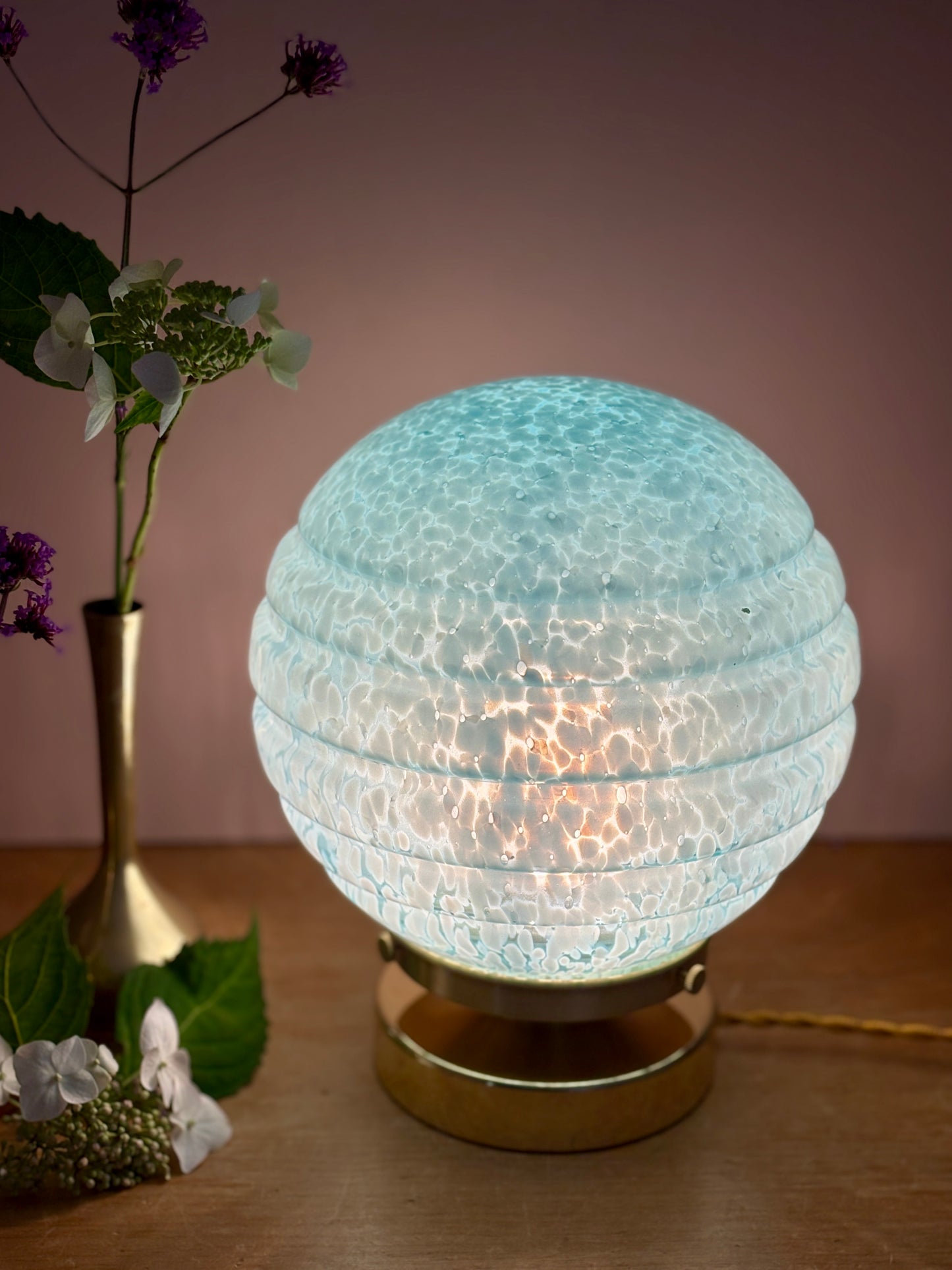 Lampe à poser globe vintage en verre de Clichy bleu