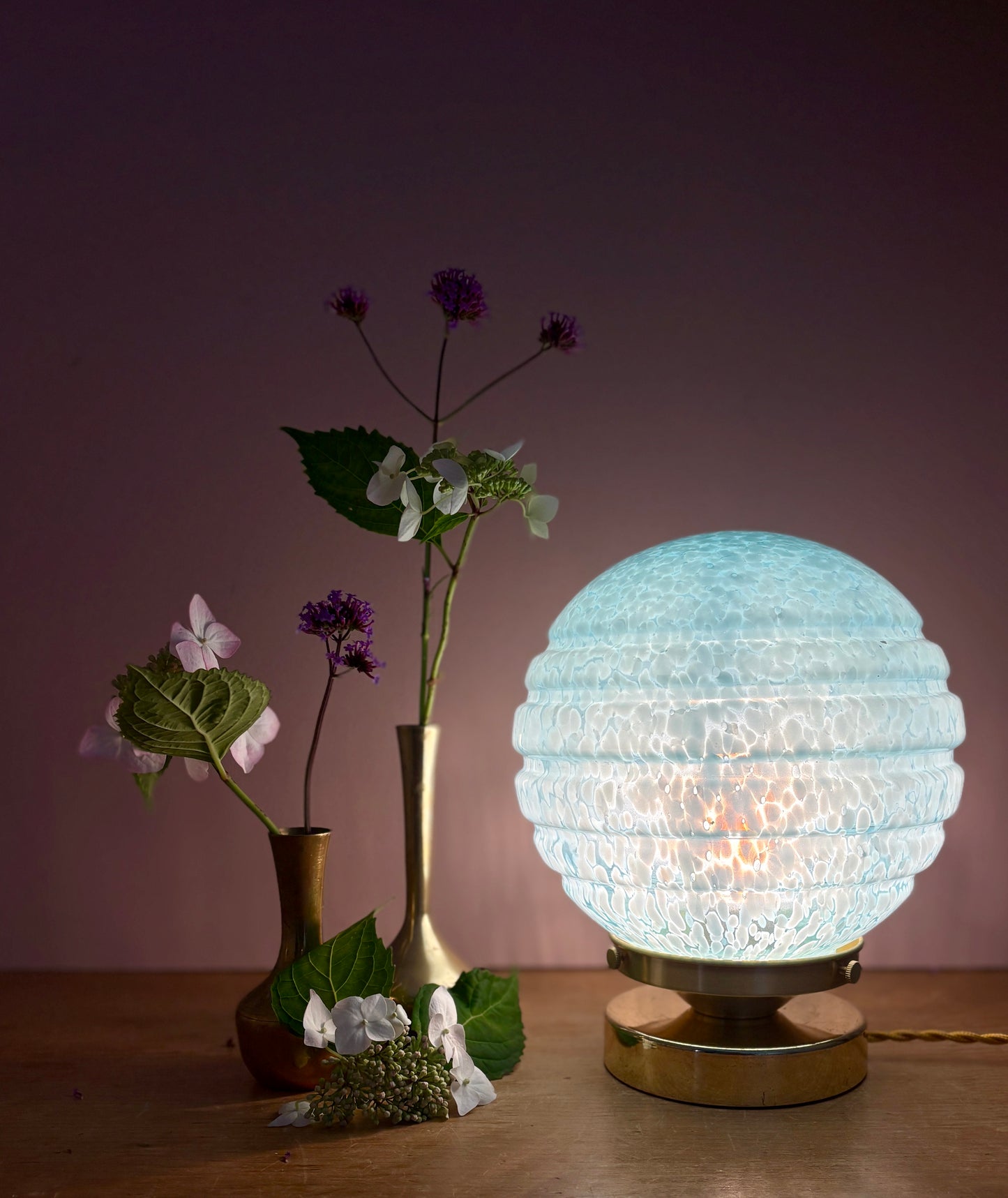 Lampe à poser globe vintage en verre de Clichy bleu