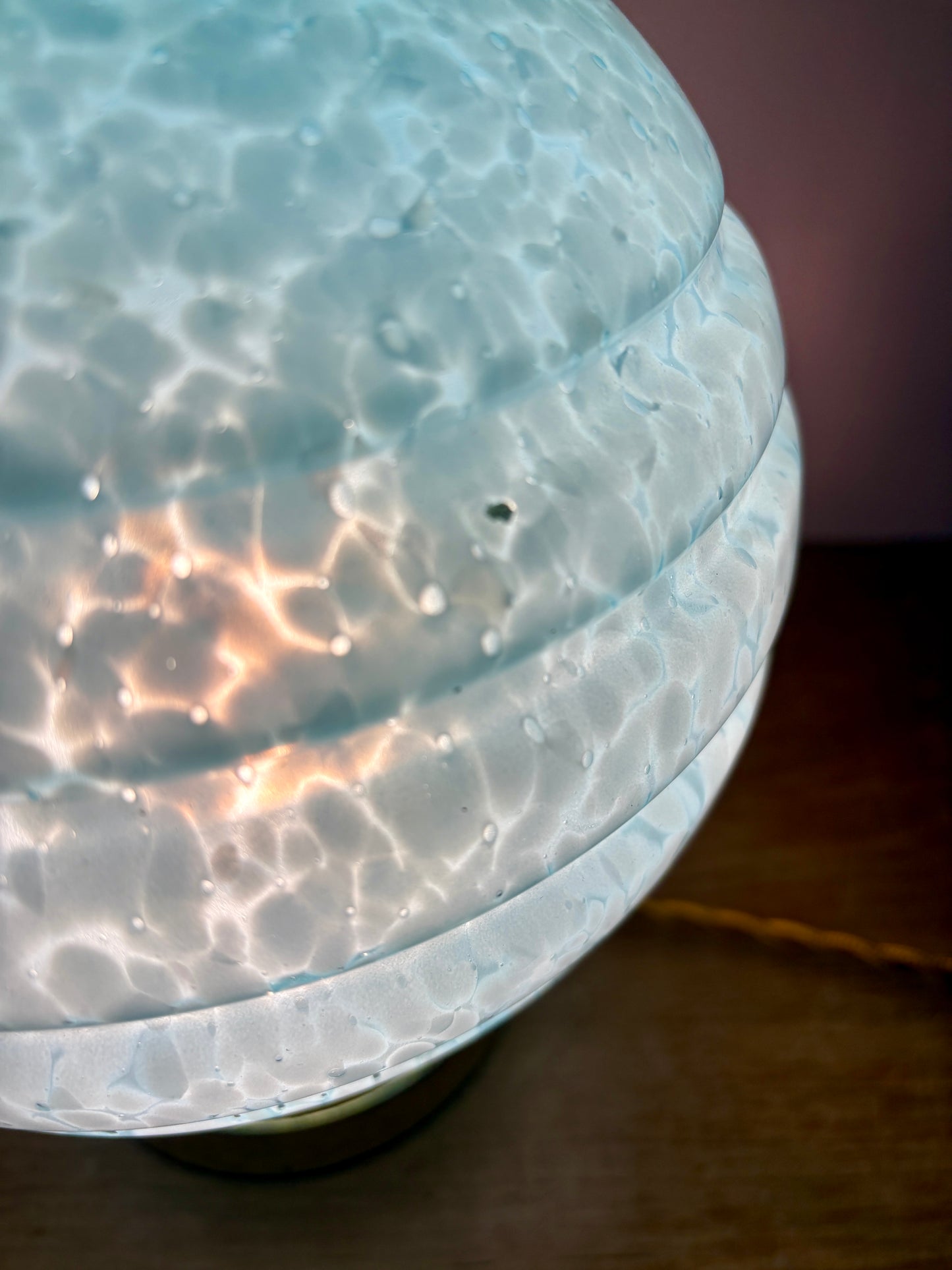 Lampe à poser globe vintage en verre de Clichy bleu