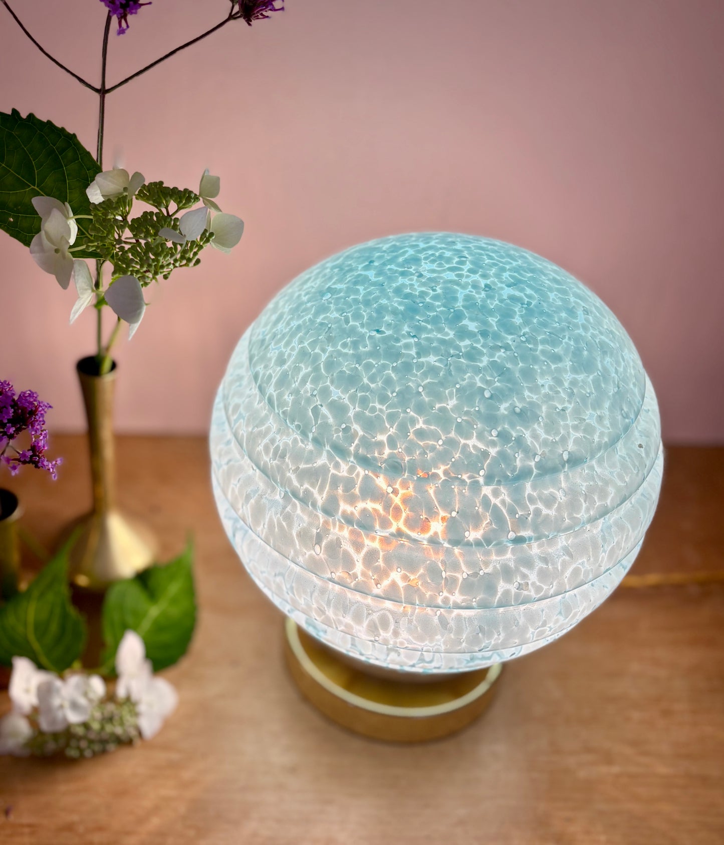 Lampe à poser globe vintage en verre de Clichy bleu