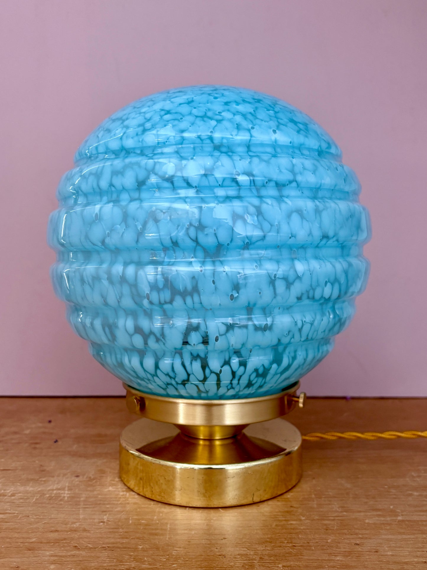 Lampe à poser globe vintage en verre de Clichy bleu