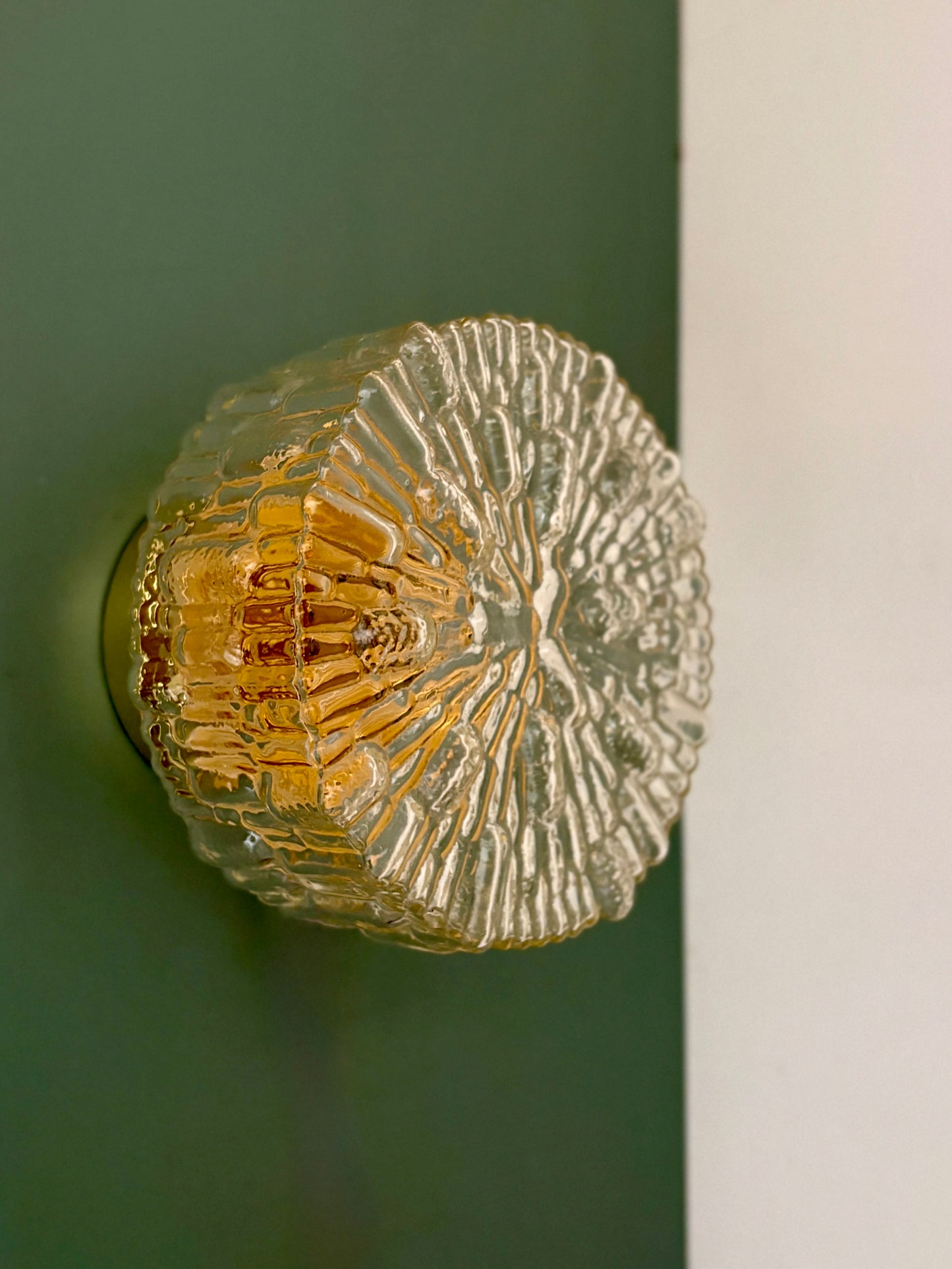 Applique ou plafonnier globe vintage en verre moulé (AX1)
