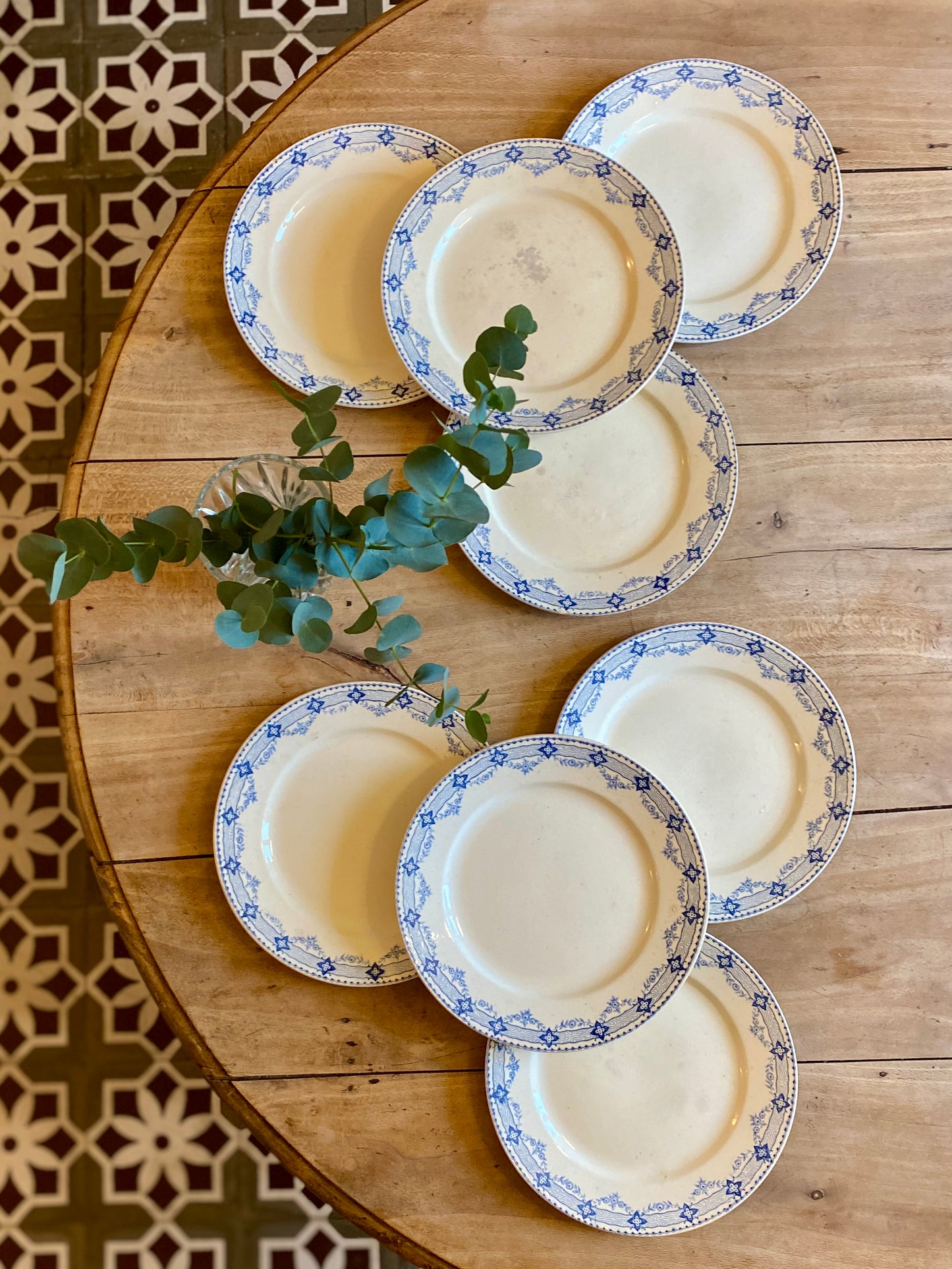 Lot de 8 assiettes plates anciennes en terre de fer - Lavoisier de Choisy le Roi