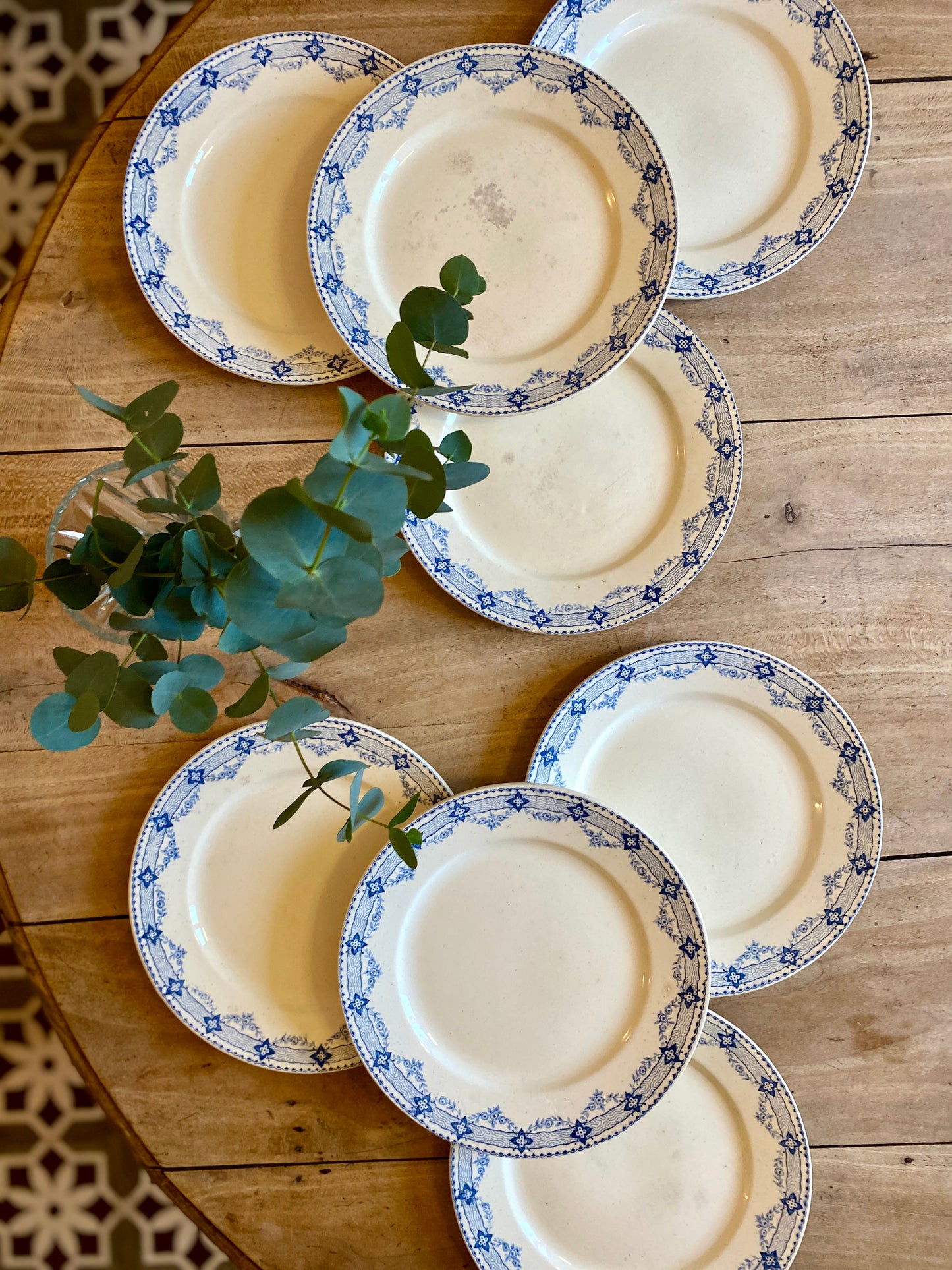 Lot de 8 assiettes plates anciennes en terre de fer - Lavoisier de Choisy le Roi