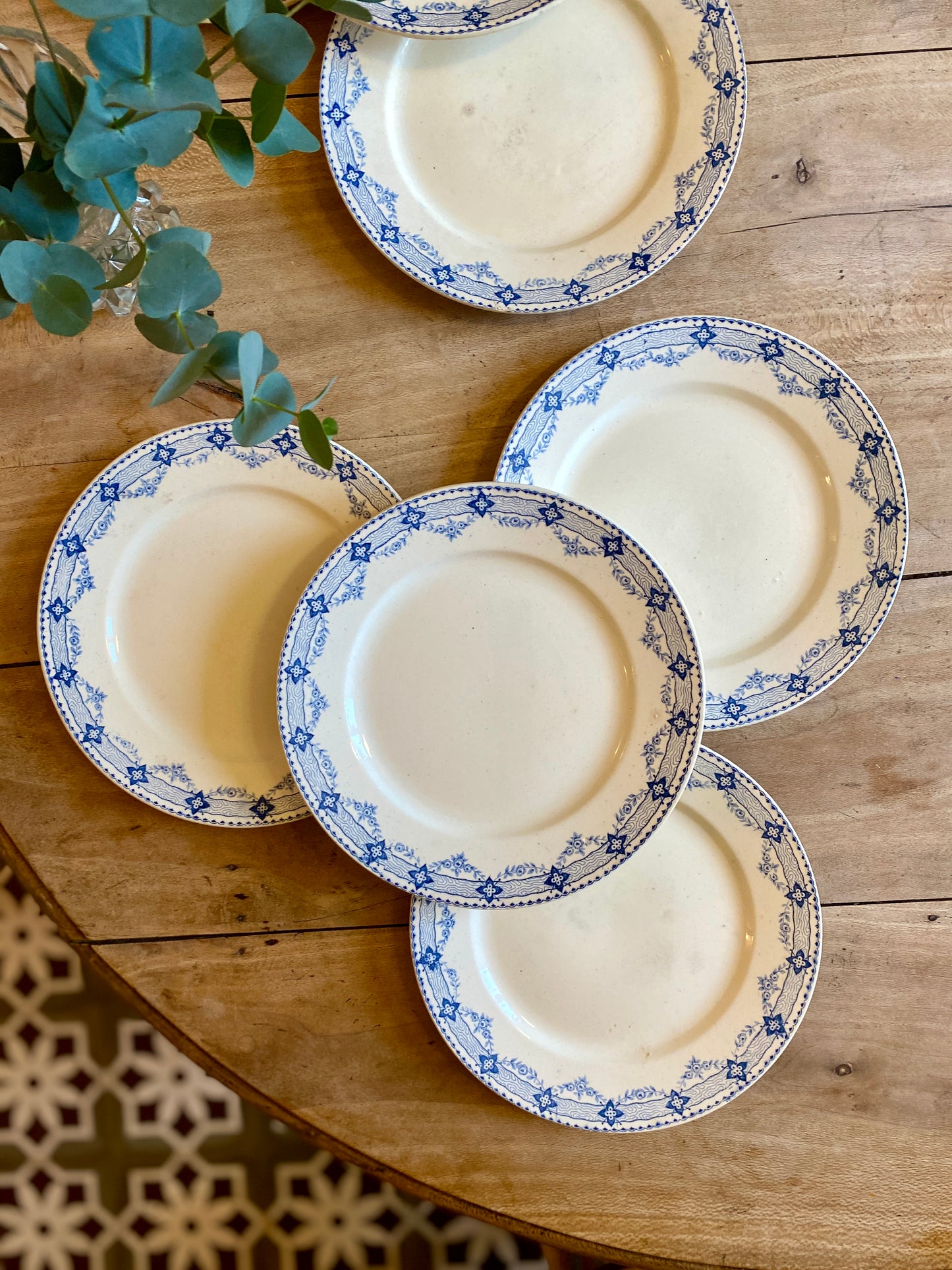 Lot de 8 assiettes plates anciennes en terre de fer - Lavoisier de Choisy le Roi