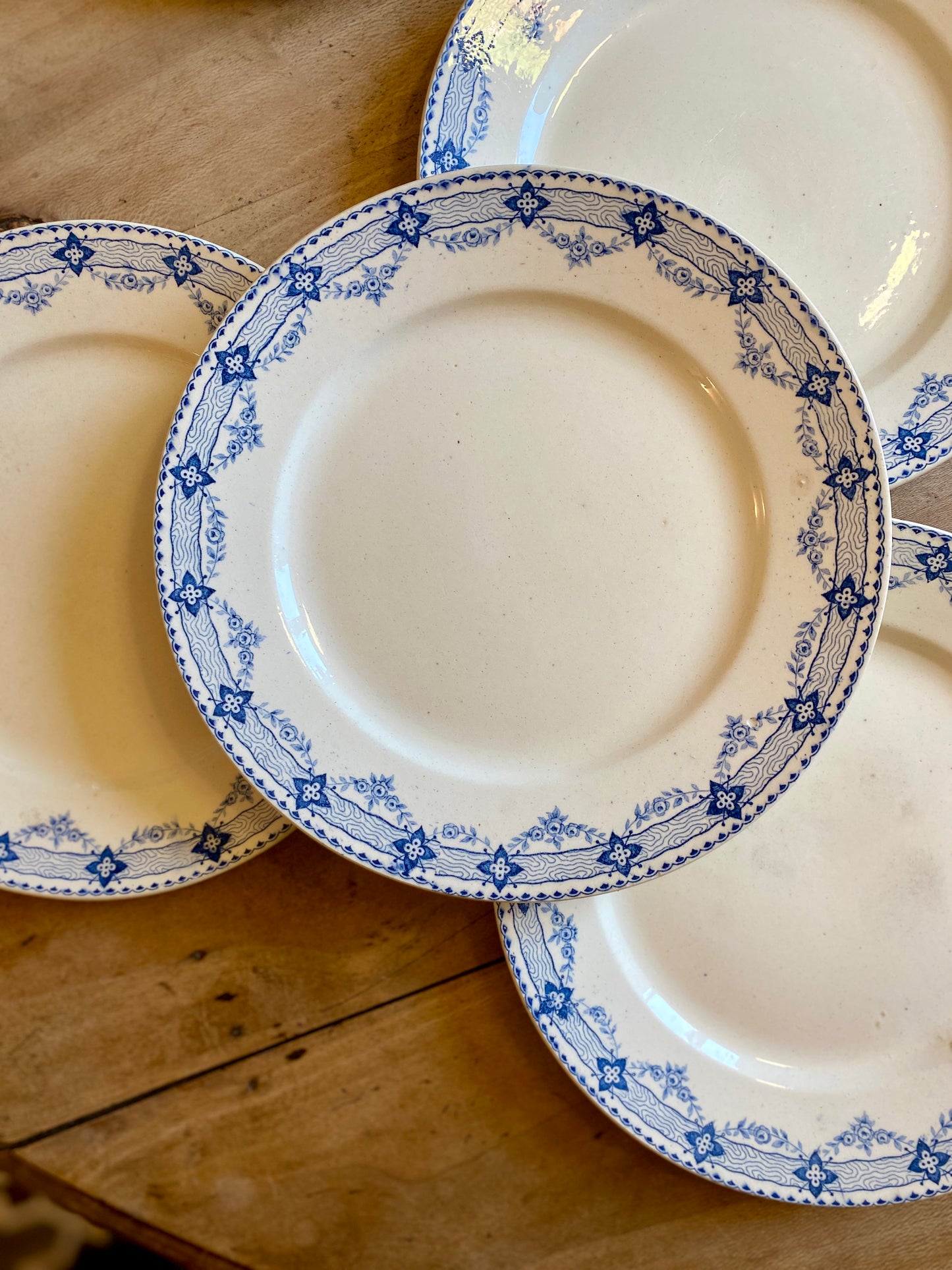 Lot de 8 assiettes plates anciennes en terre de fer - Lavoisier de Choisy le Roi