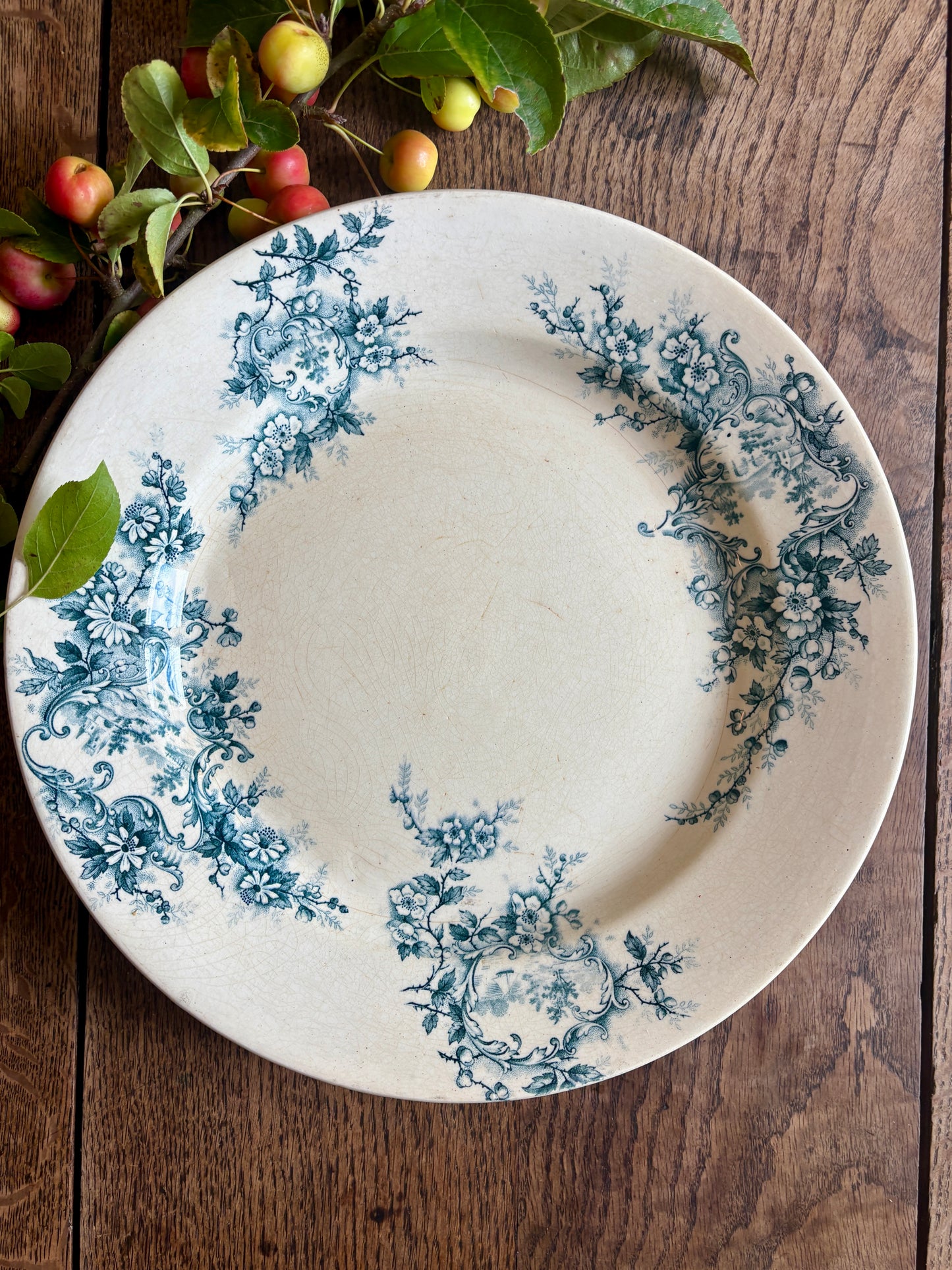 Plat rond ancien en terre de fer - Pompadour de Choisy le roi