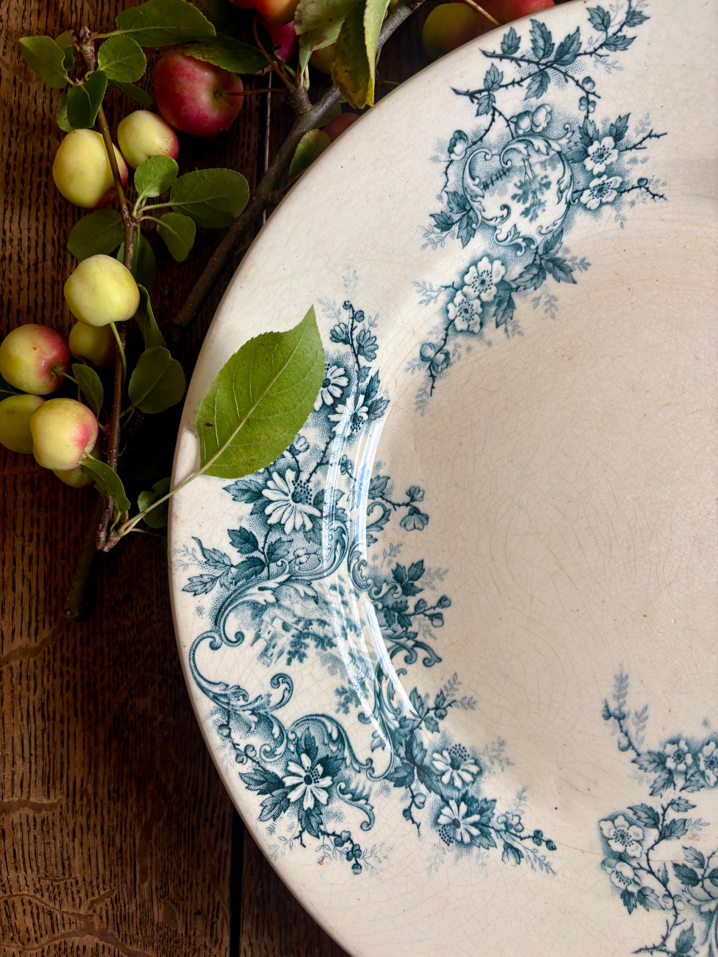 Plat rond ancien en terre de fer - Pompadour de Choisy le roi