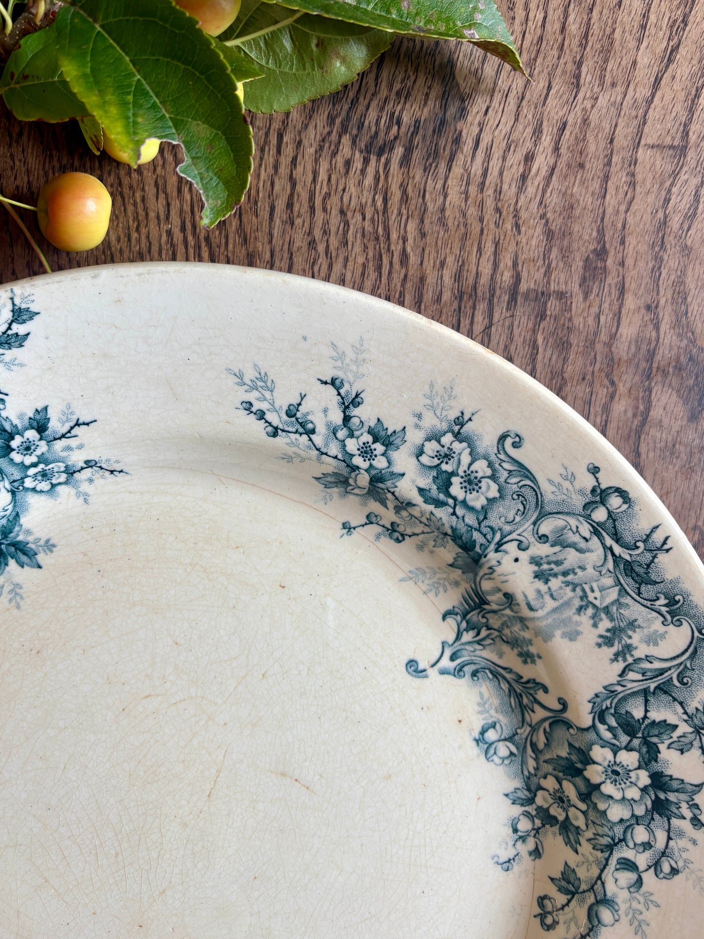 Plat rond ancien en terre de fer - Pompadour de Choisy le roi