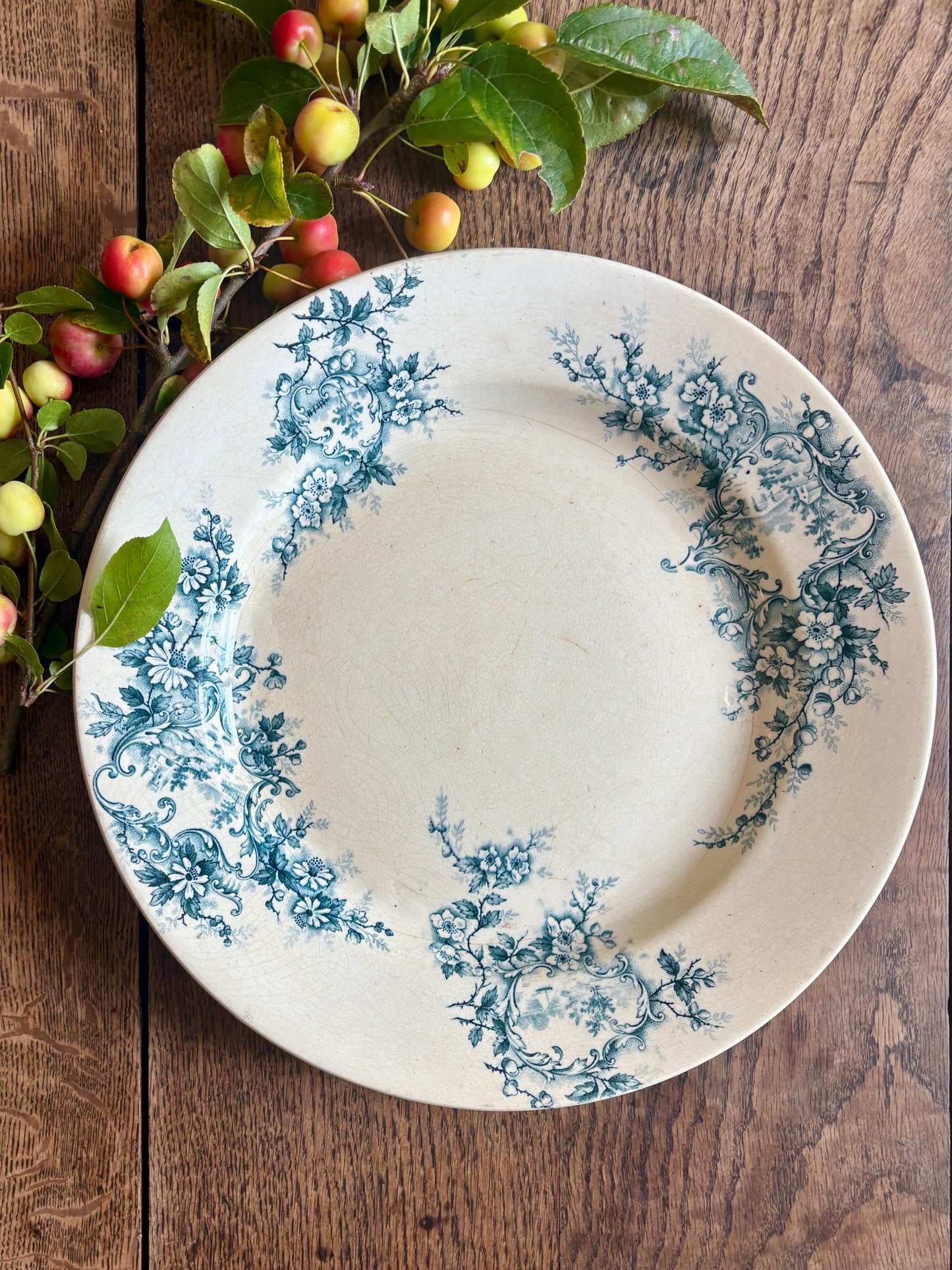 Plat rond ancien en terre de fer - Pompadour de Choisy le roi