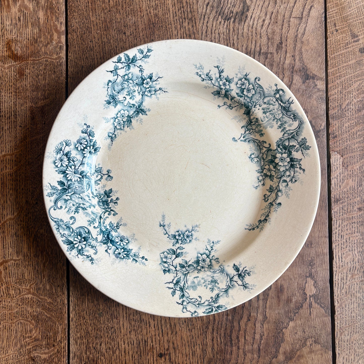 Plat rond ancien en terre de fer - Pompadour de Choisy le roi