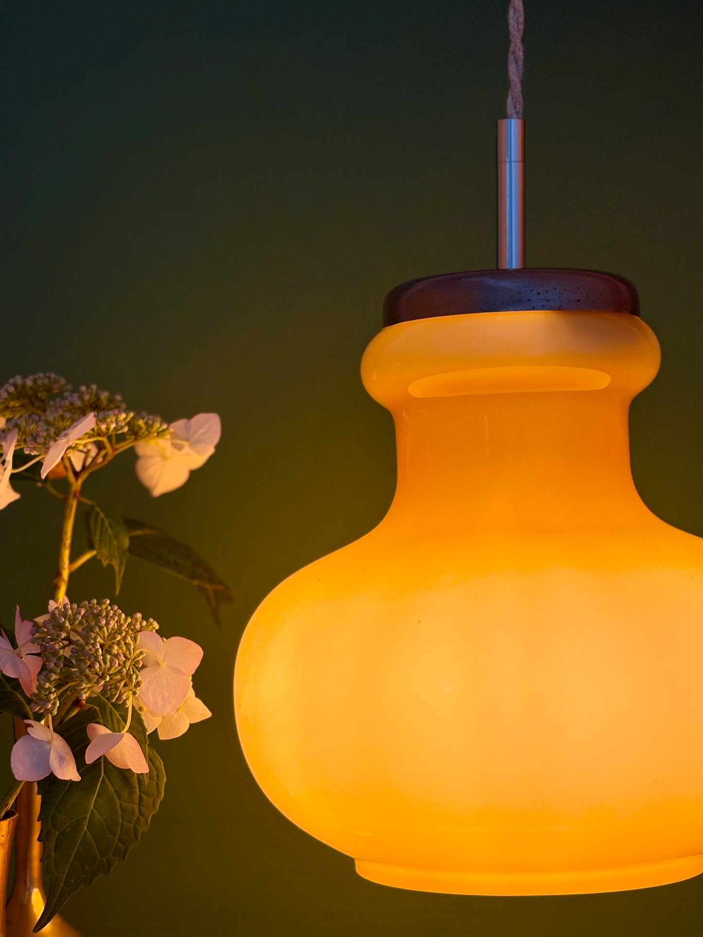 Suspension globe vintage en opaline orange