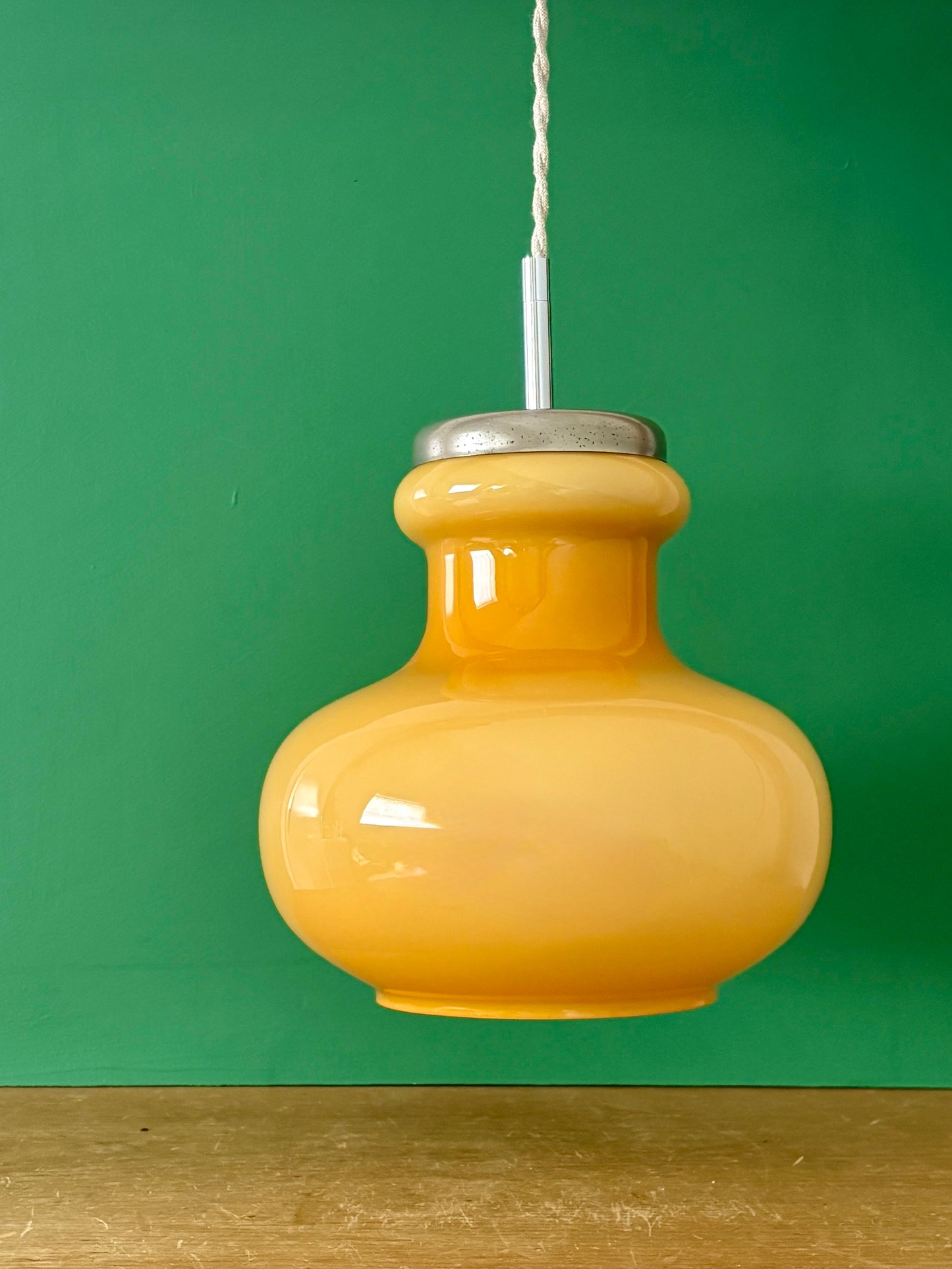 Suspension globe vintage en opaline orange