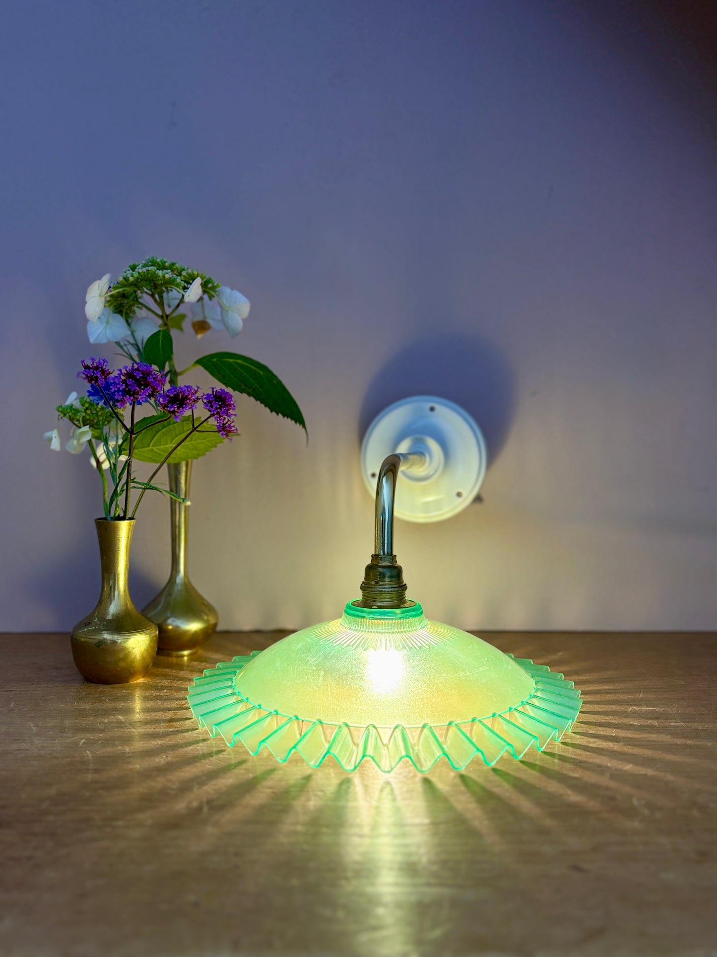 Applique coudée abat-jour vintage en plastique vert