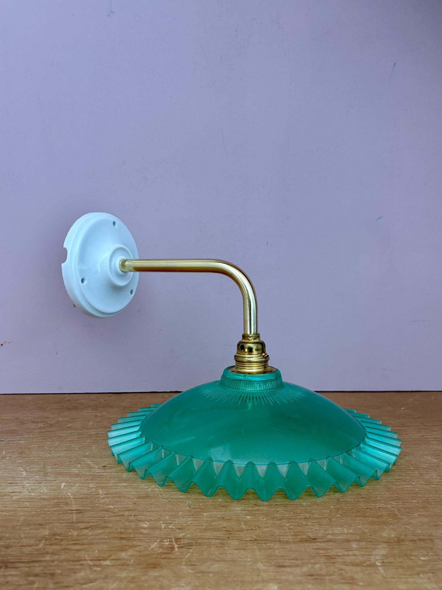 Applique coudée abat-jour vintage en plastique vert