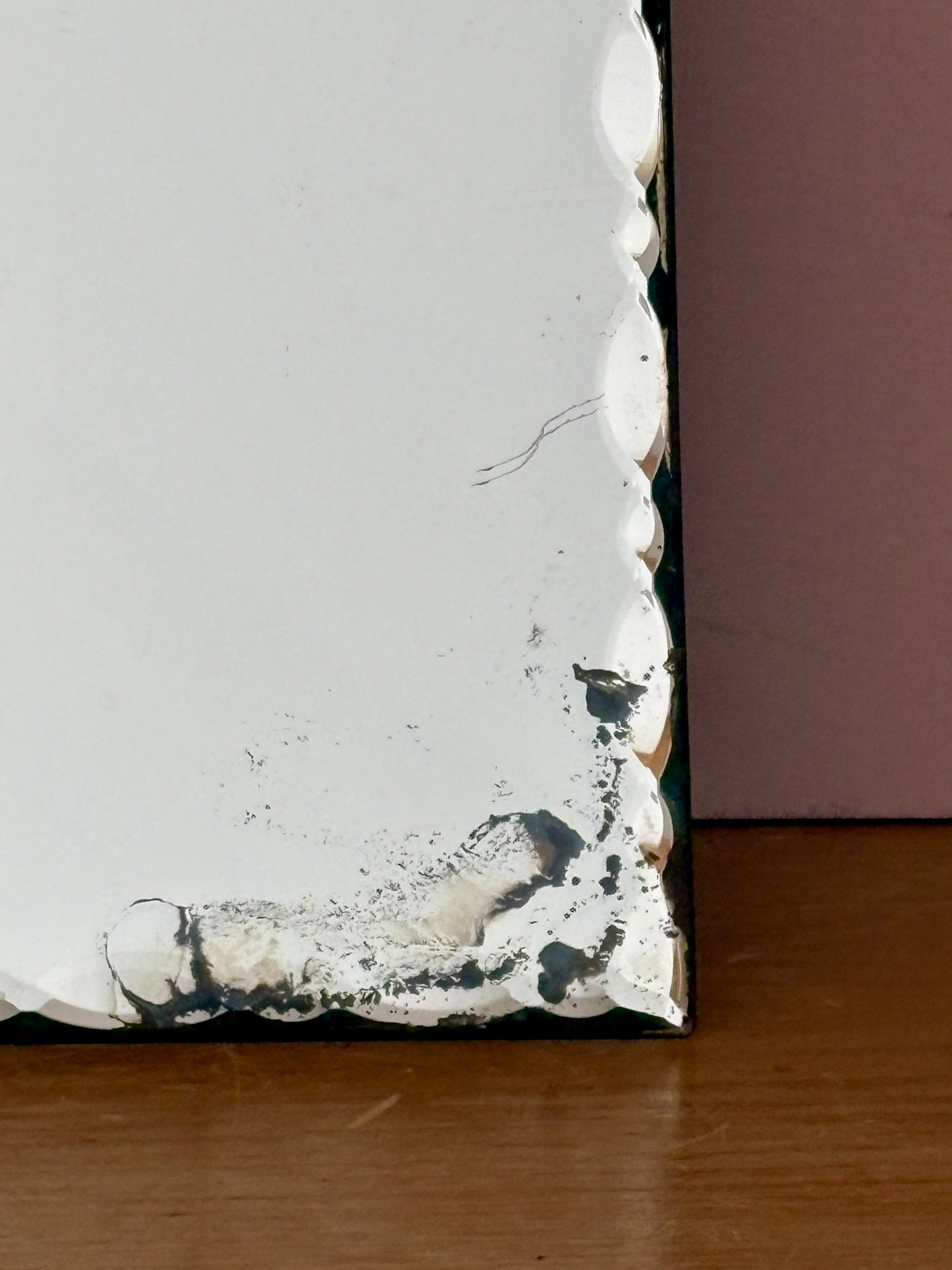 Miroir ancien au bords biseautés