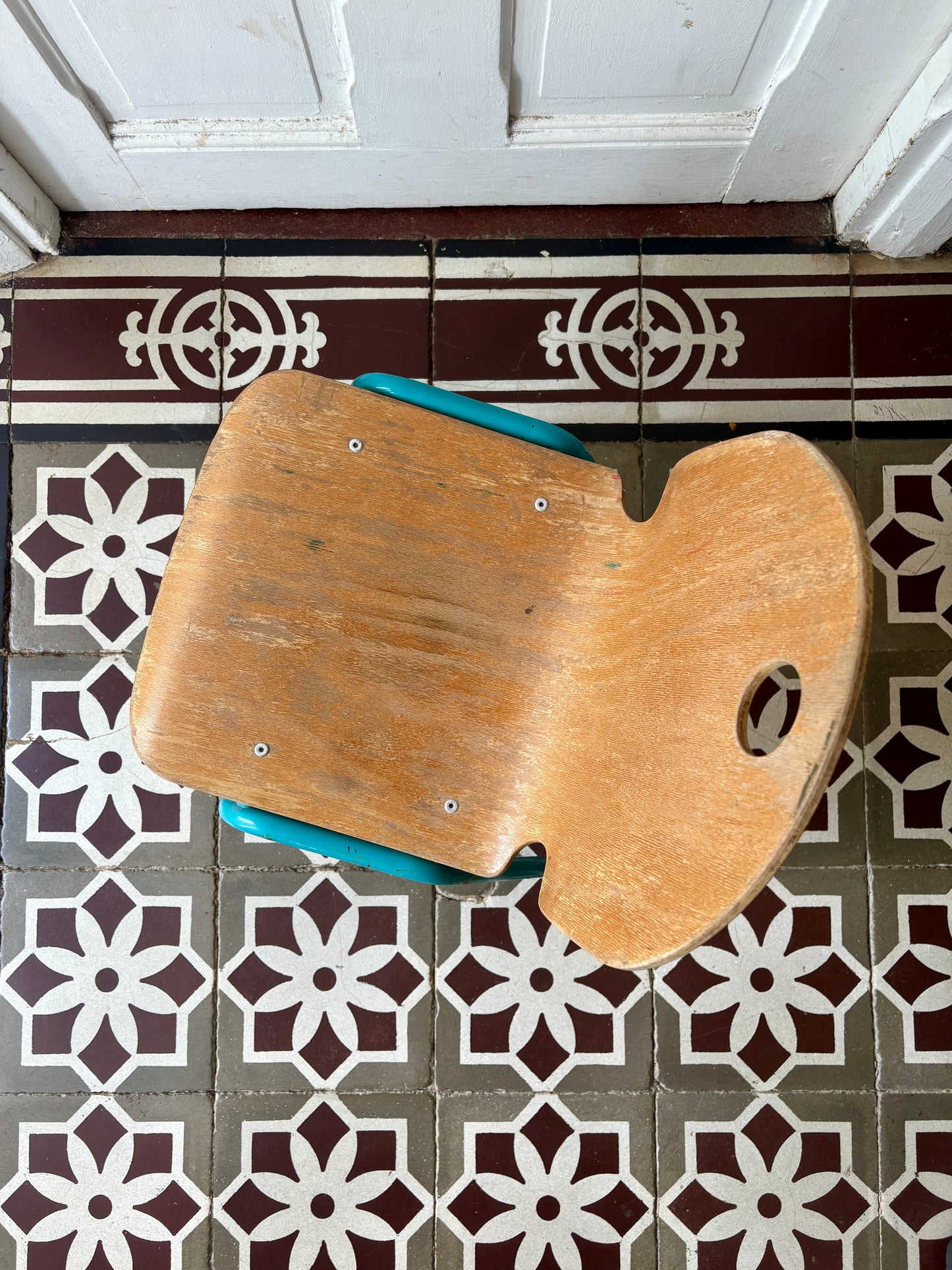 Ancienne chaise d'école pour enfant