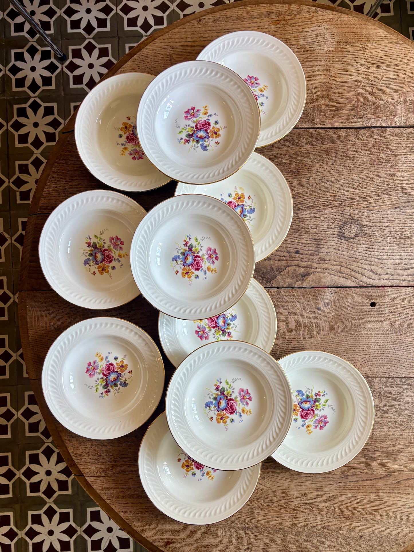 Lot de 11 assiettes creuses vintage - Modèle fleurette de Gien