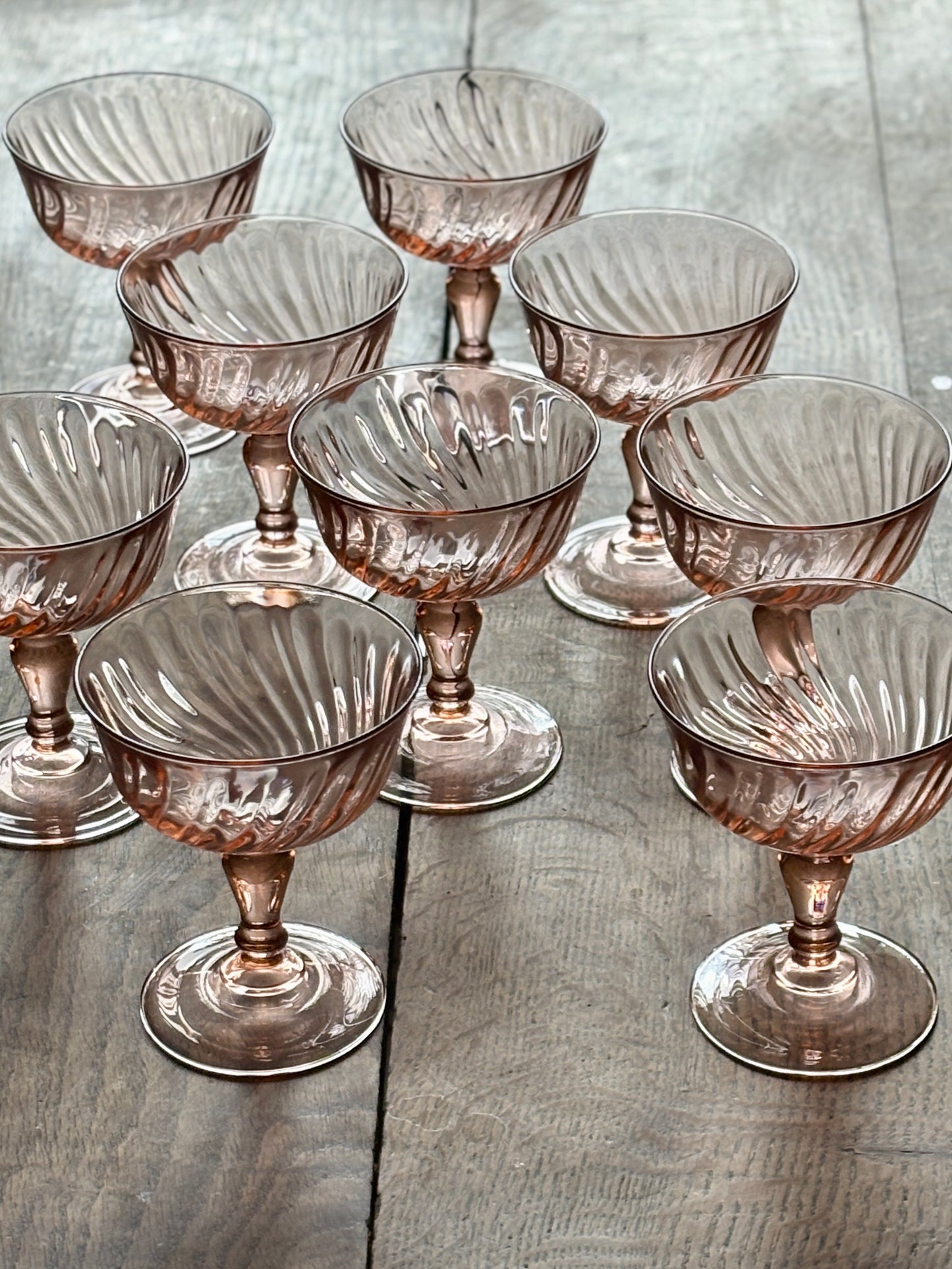 Lot de 9 coupes  à champagne vintage en rosaline