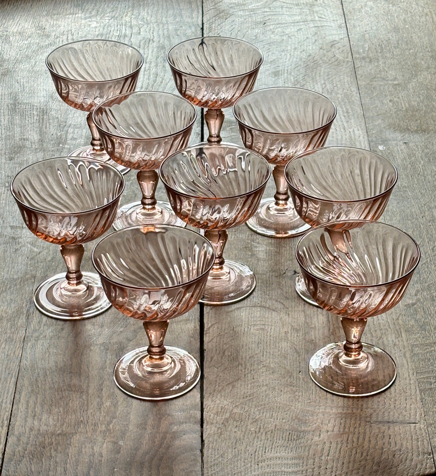 Lot de 9 coupes  à champagne vintage en rosaline