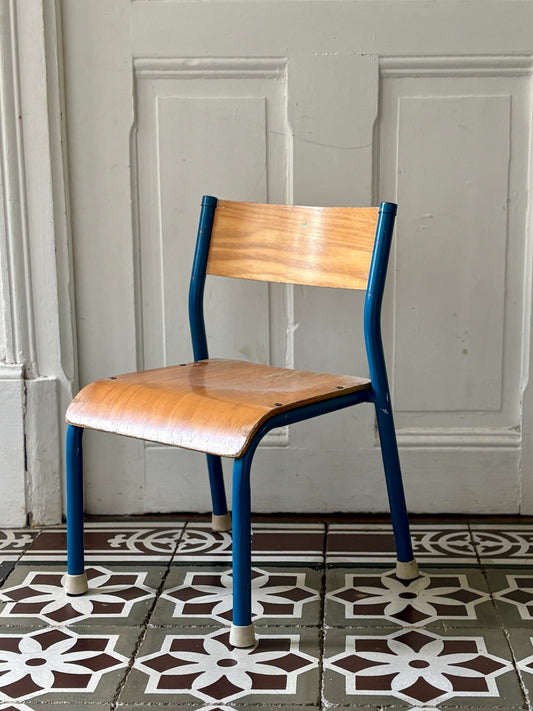 Ancienne chaise d'école pour enfant