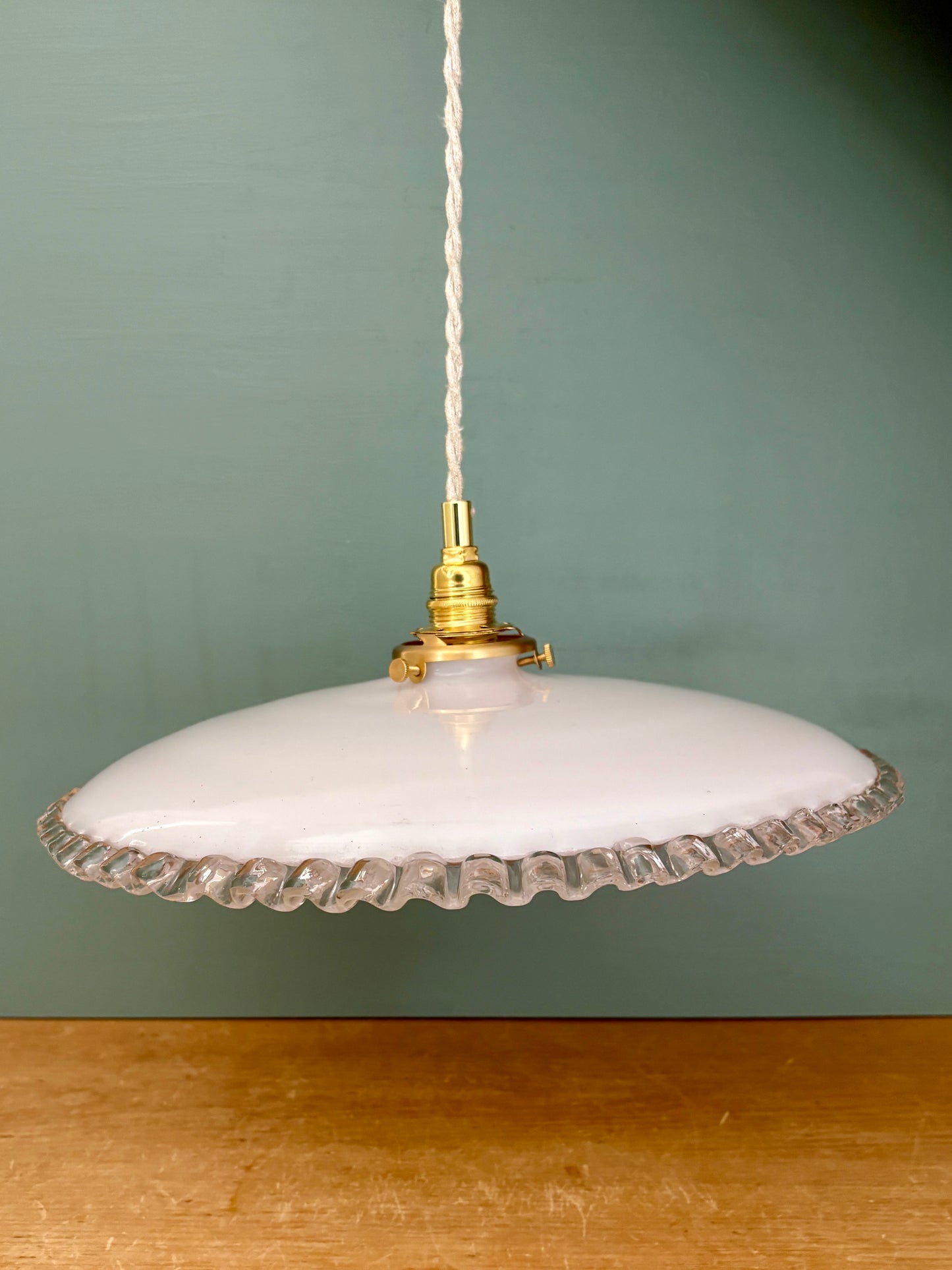 Suspension abat-jour vintage en opaline XXL