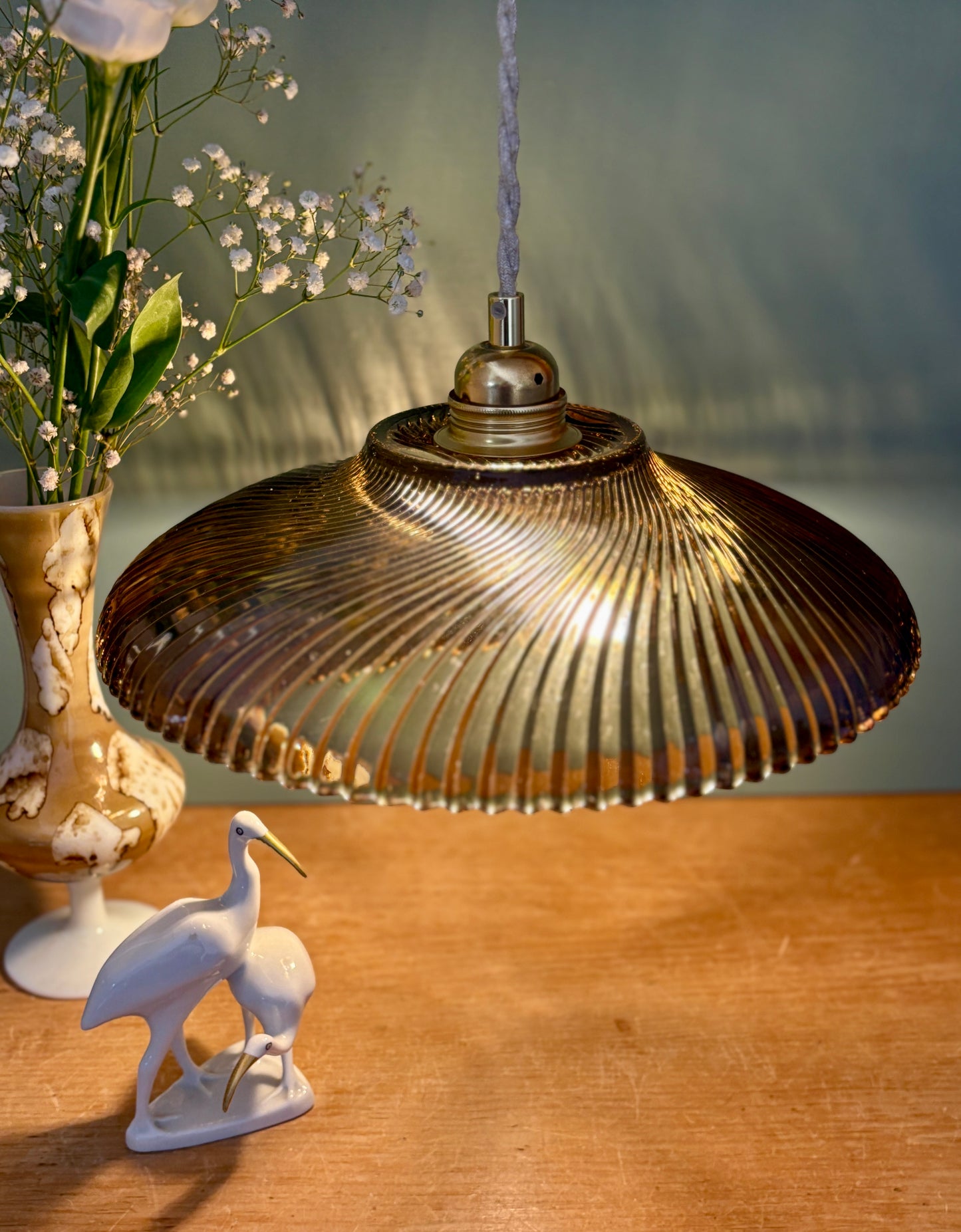 Suspension abat-jour vintage en verre moulé ambré - collection vaisselle -